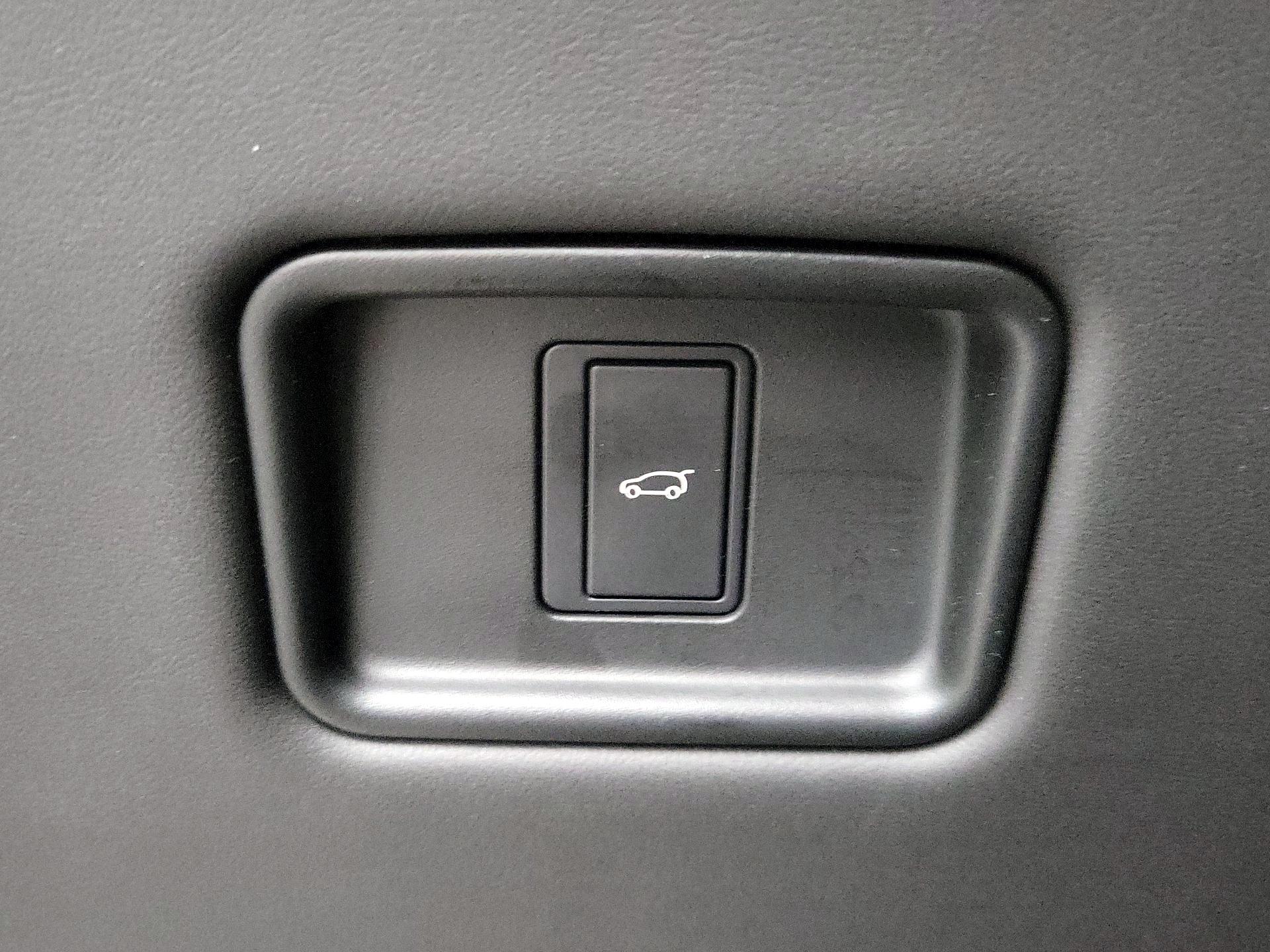 Thumbnail: 2023 Land Rover Range Rover Sport - 13