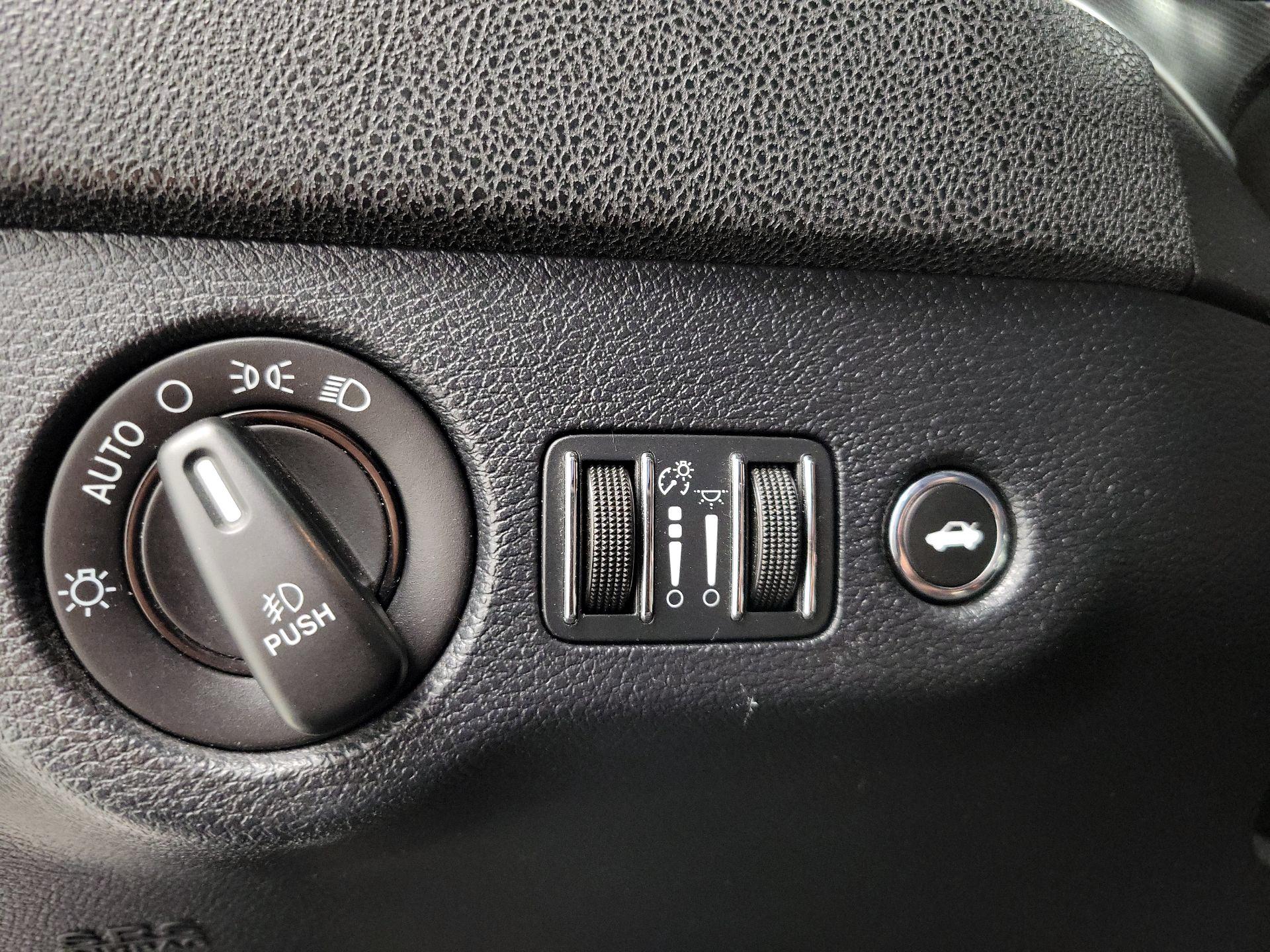 Thumbnail: 2015 Dodge Charger - 13
