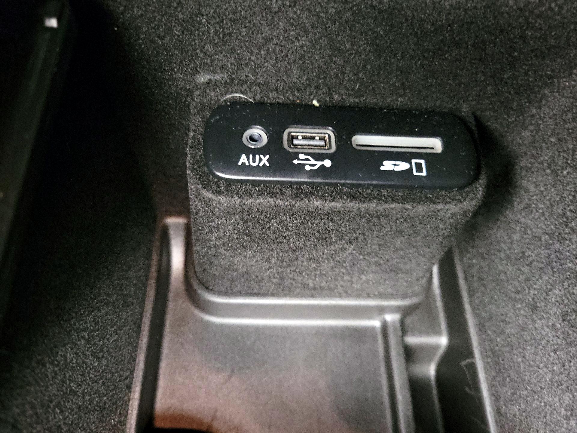 Thumbnail: 2015 Dodge Charger - 17
