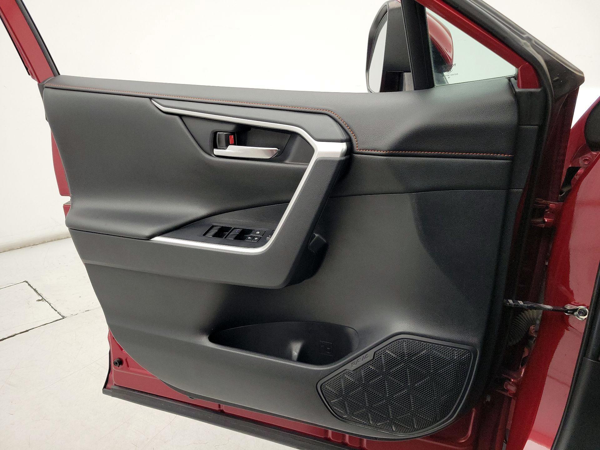 Thumbnail: 2019 Toyota RAV4 - 12