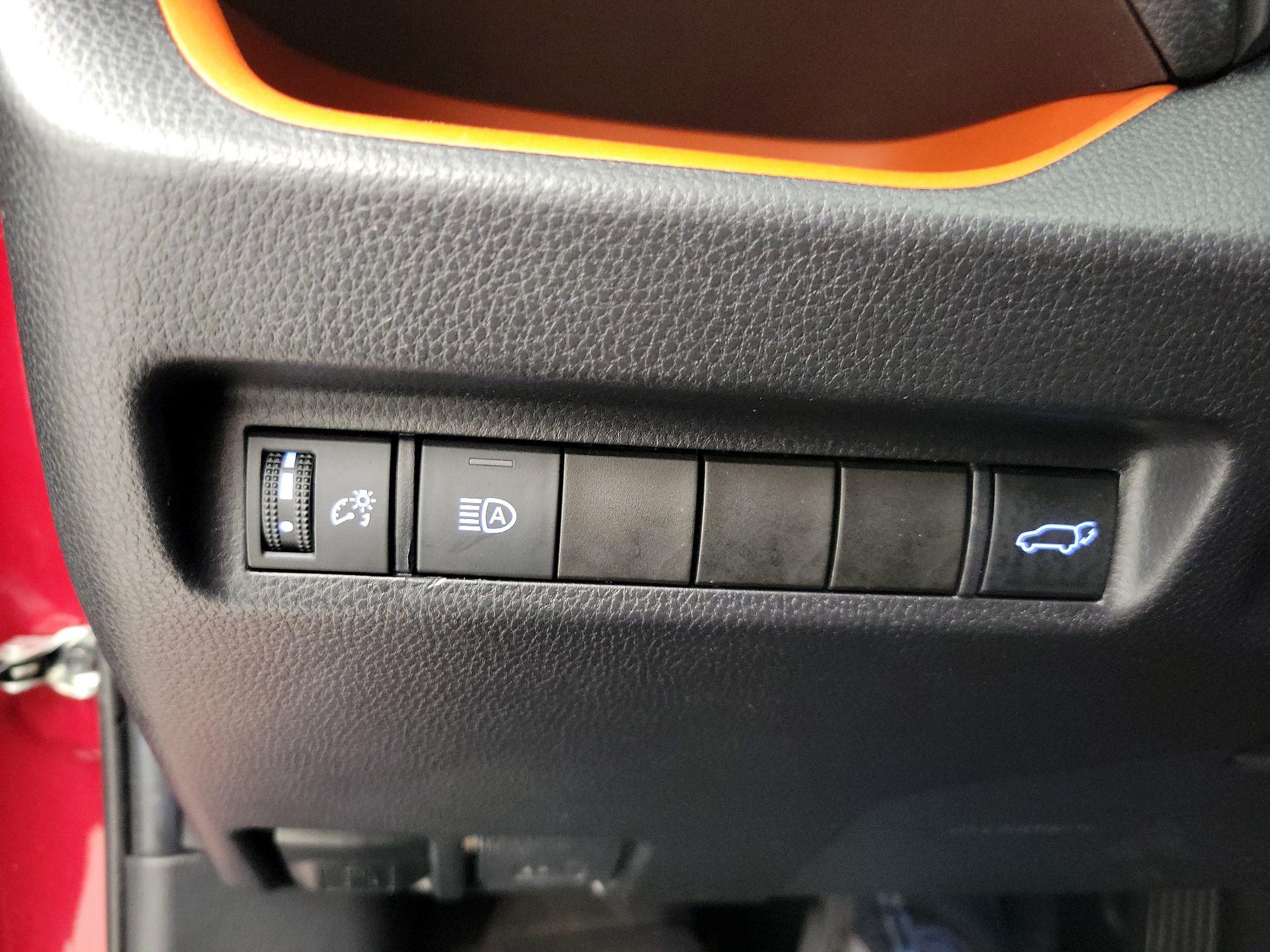 Thumbnail: 2019 Toyota RAV4 - 13