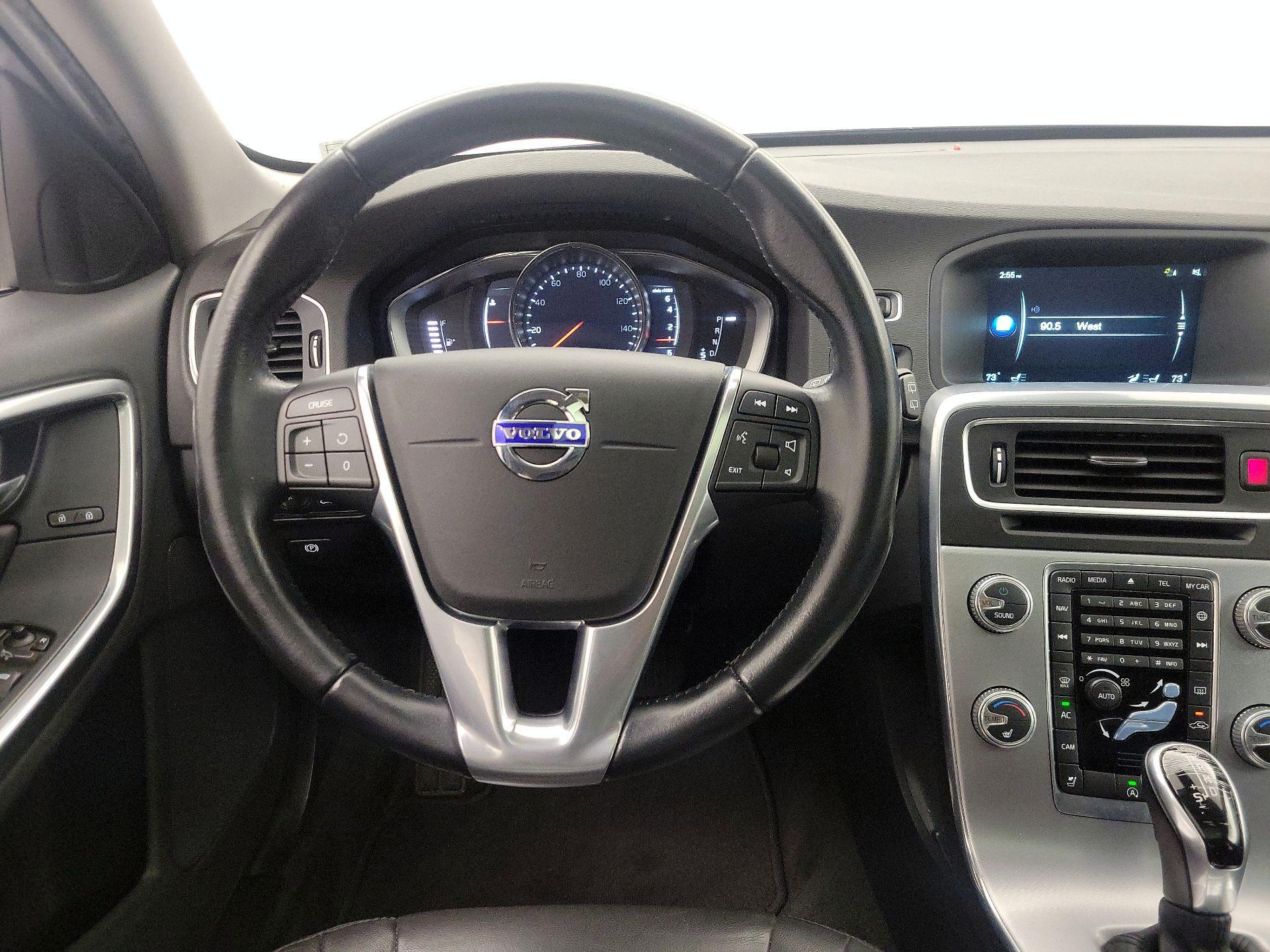Thumbnail: 2017 Volvo V60 - 10