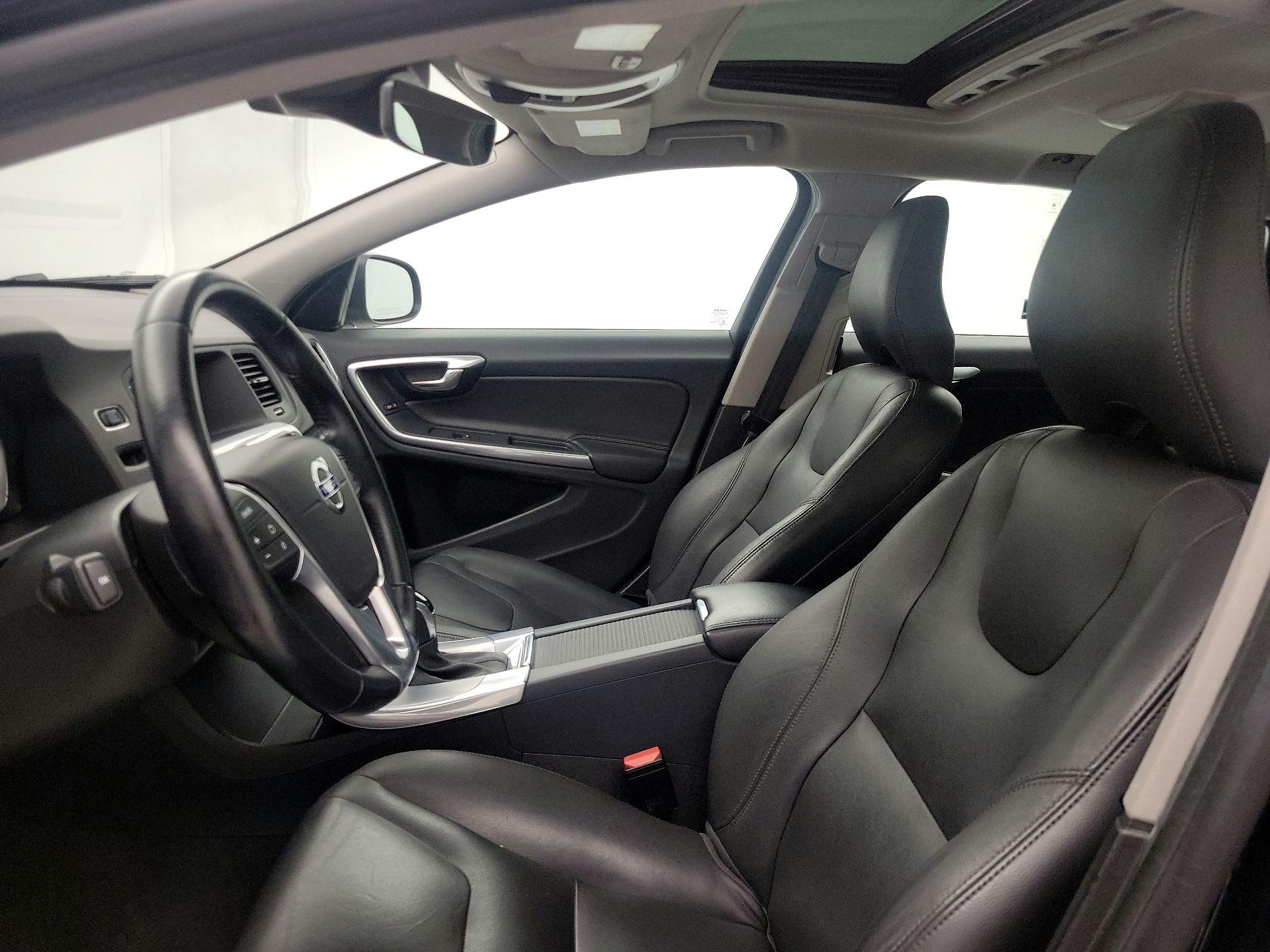 Thumbnail: 2017 Volvo V60 - 11