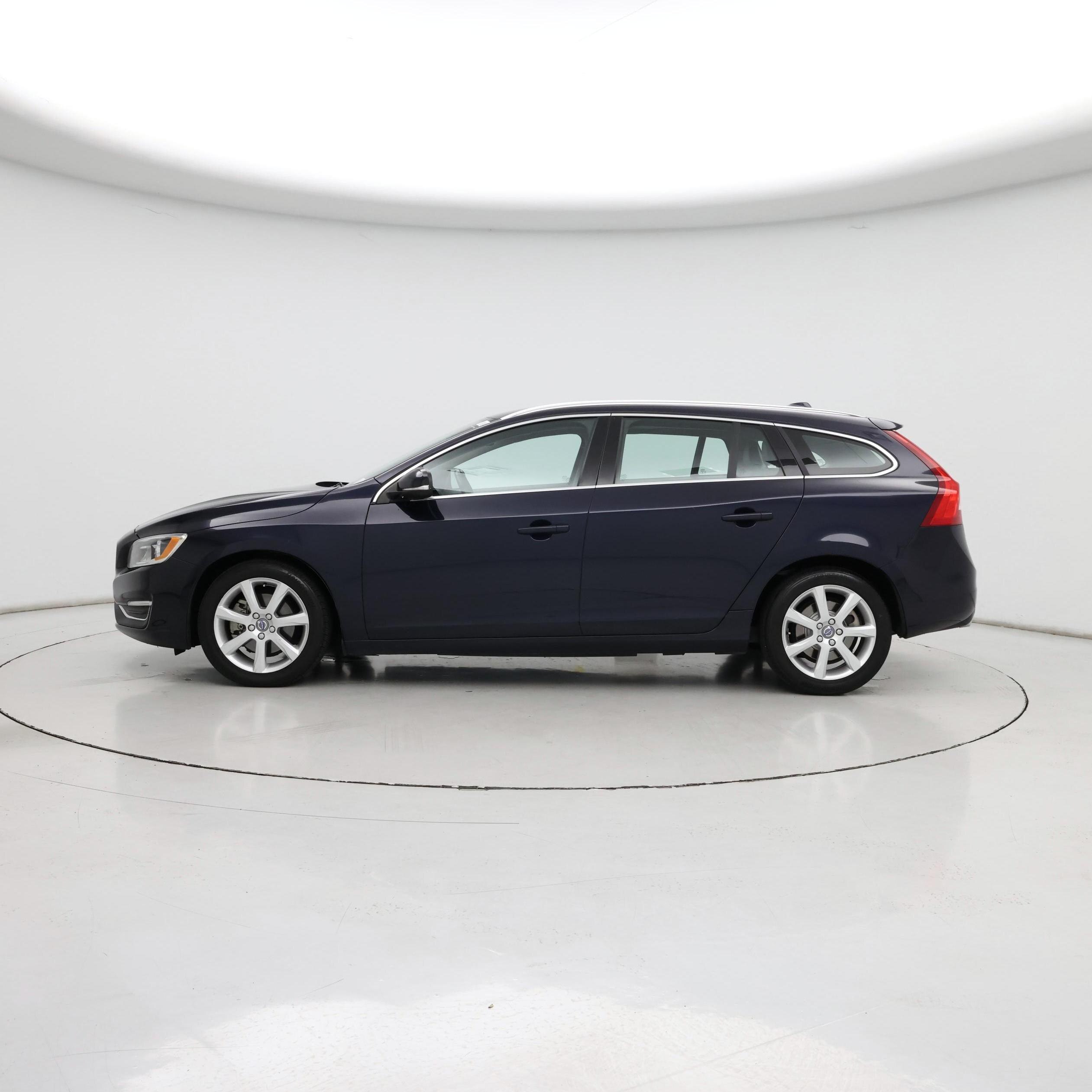 Thumbnail: 2017 Volvo V60 - 3