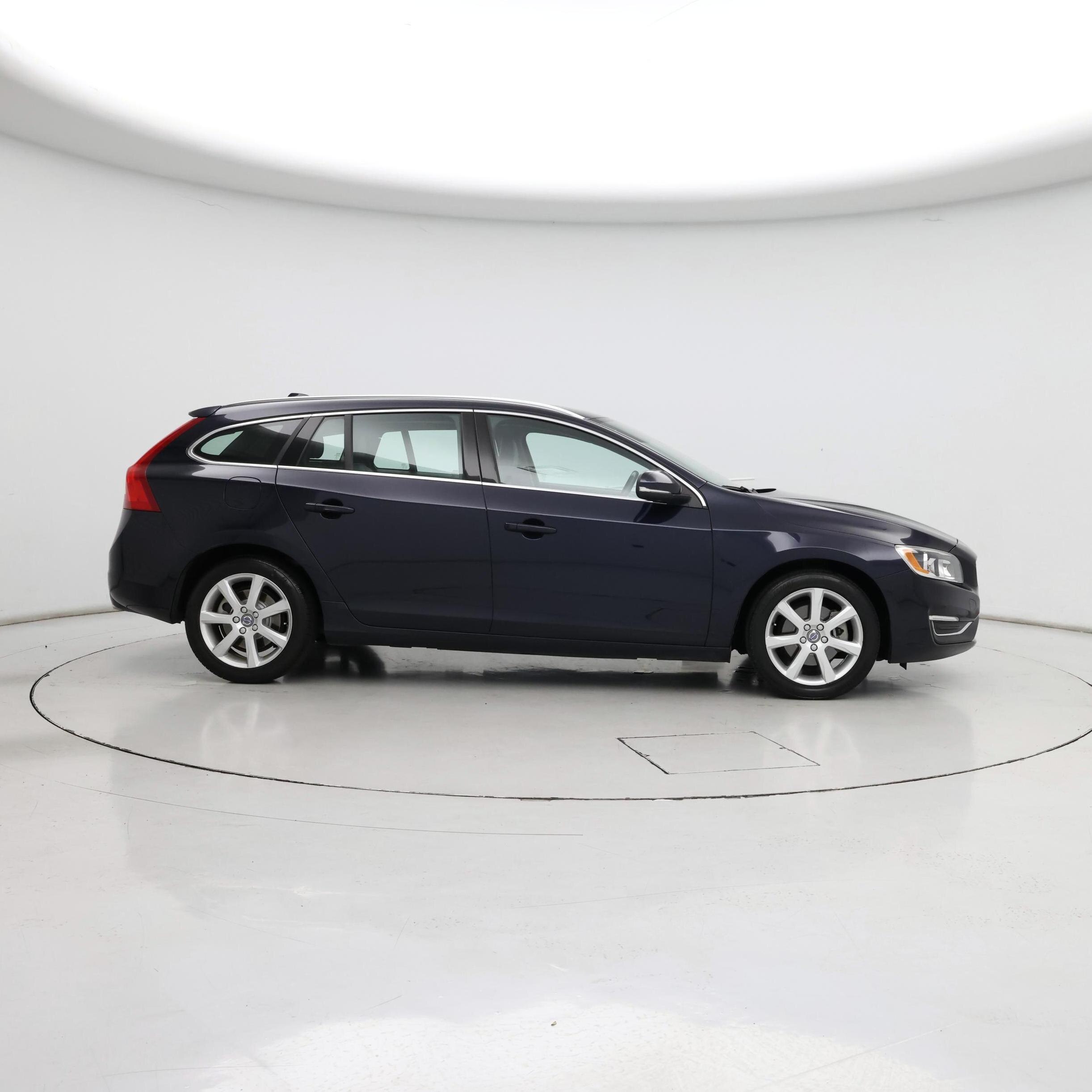 Thumbnail: 2017 Volvo V60 - 7