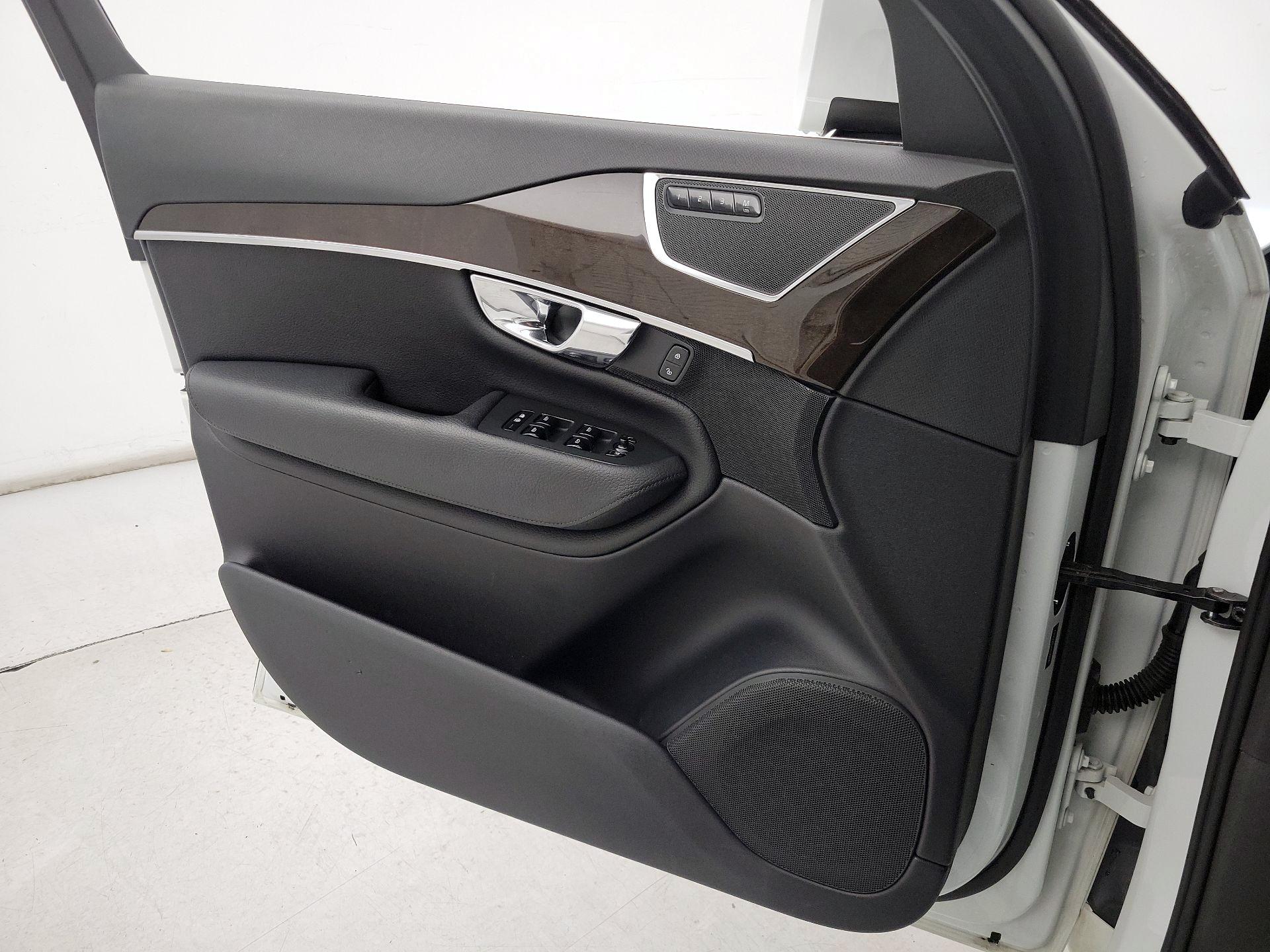 Thumbnail: 2017 Volvo XC90 - 12