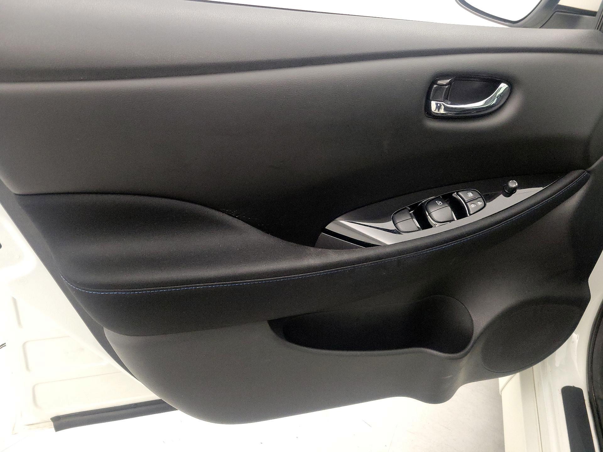 Thumbnail: 2019 Nissan Leaf - 12