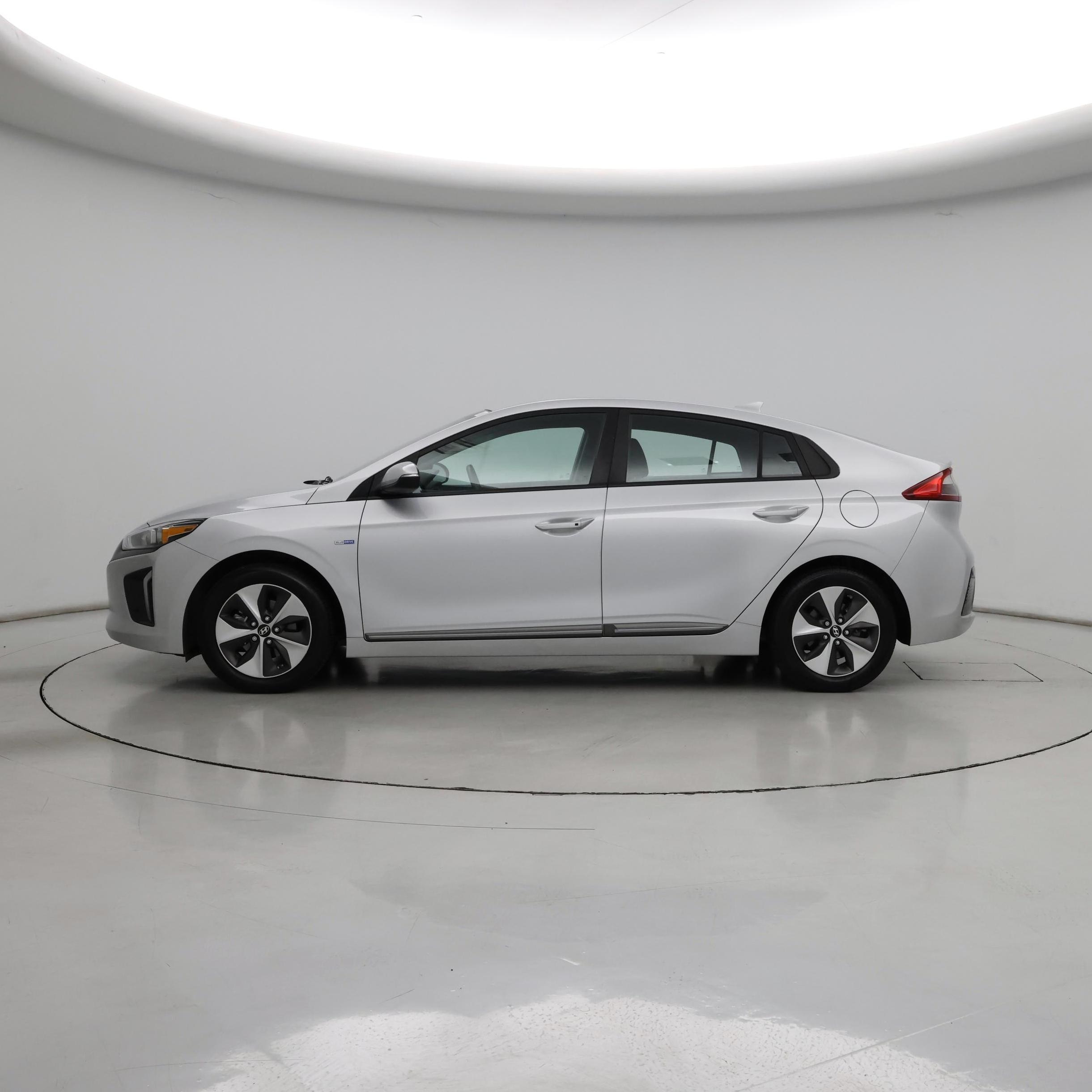 Thumbnail: 2019 Hyundai Ioniq - 3