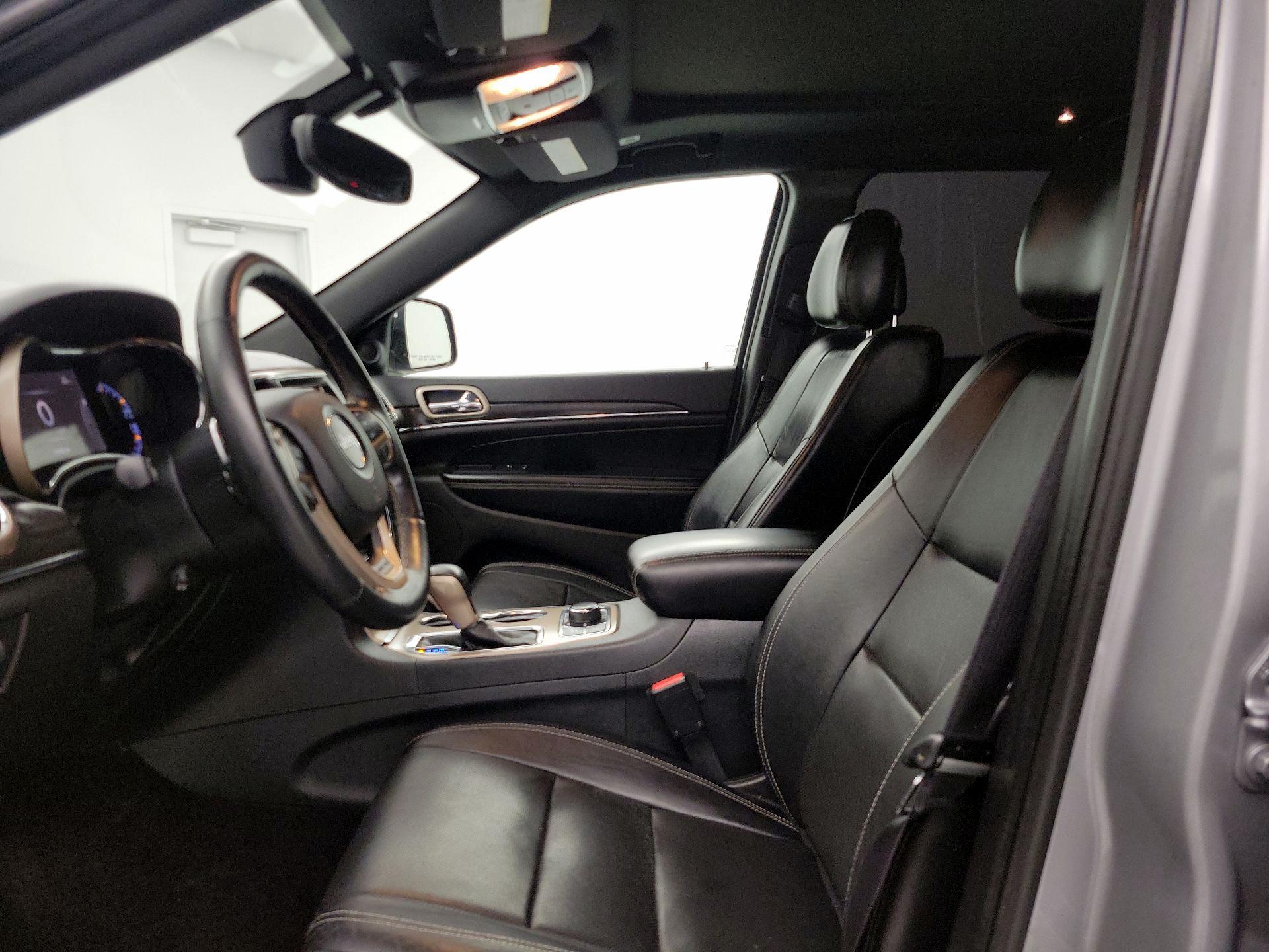 Thumbnail: 2017 Jeep Grand Cherokee - 11