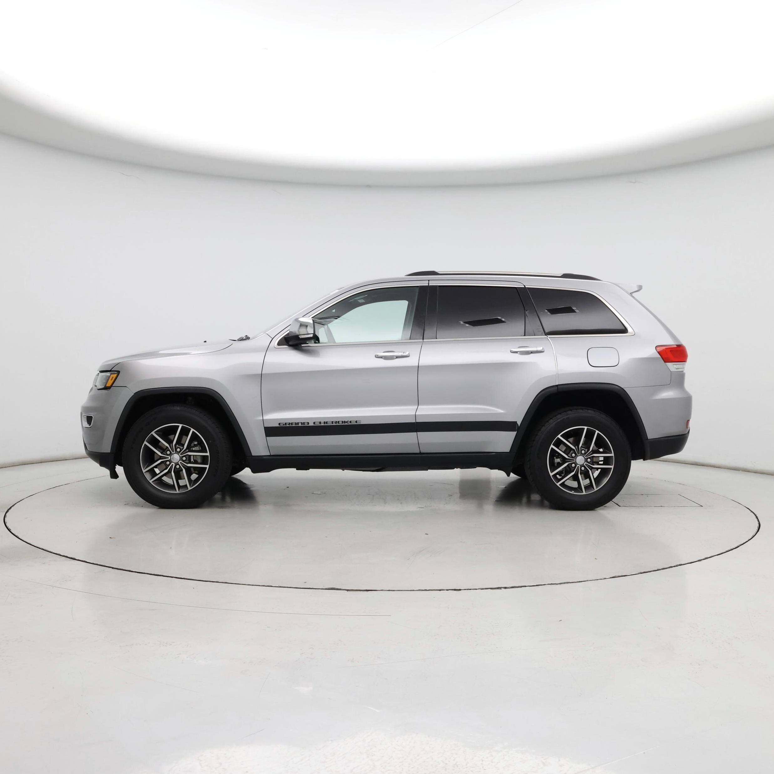 Thumbnail: 2017 Jeep Grand Cherokee - 3