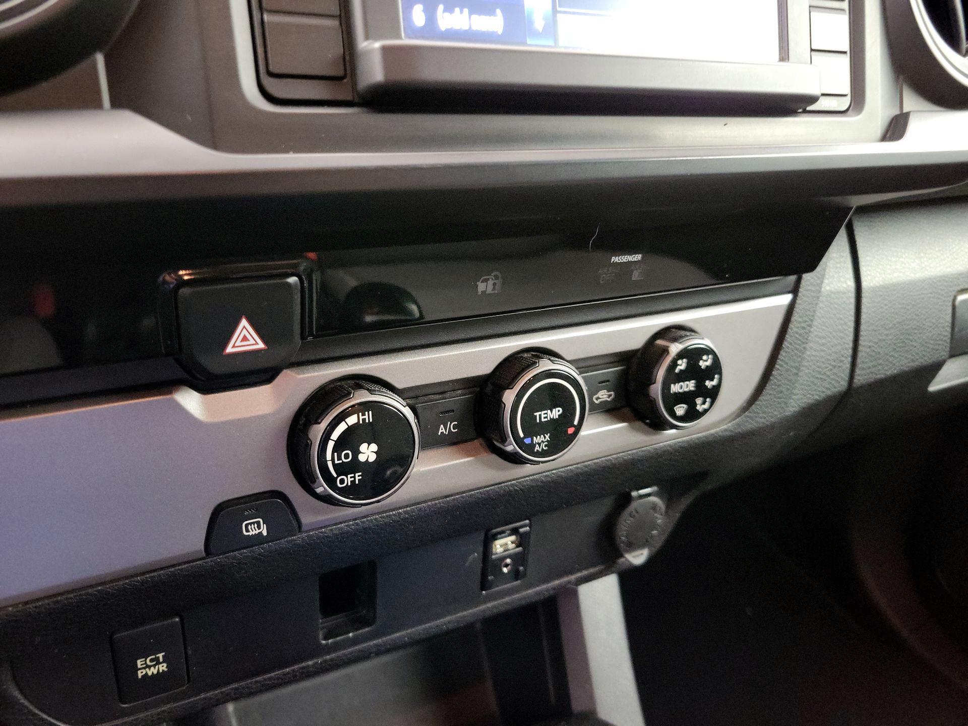Thumbnail: 2016 Toyota Tacoma - 15