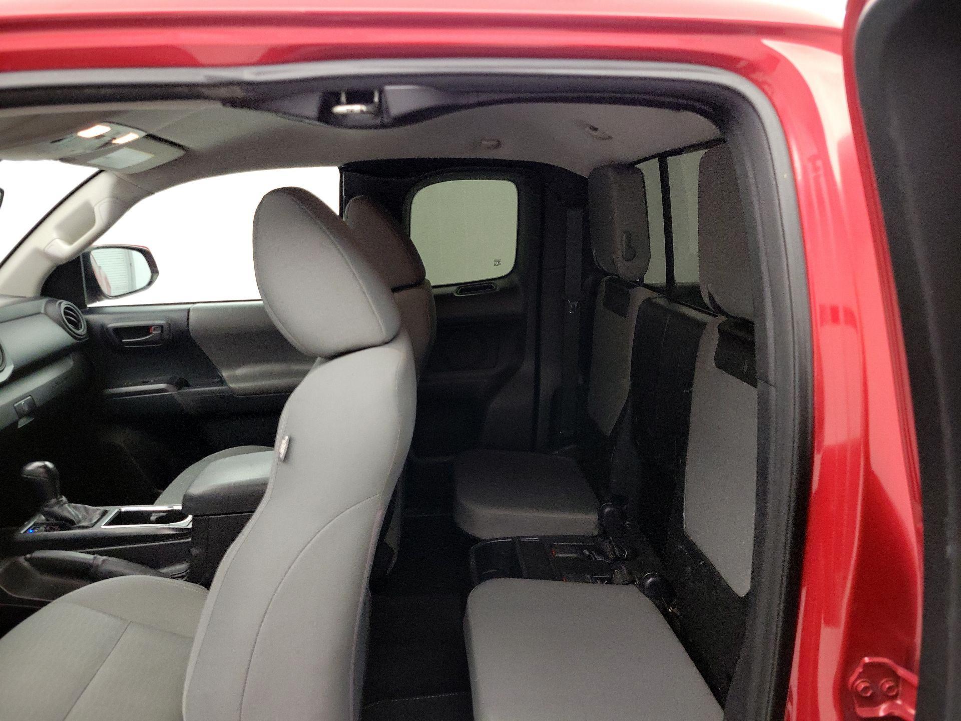 Thumbnail: 2016 Toyota Tacoma - 18