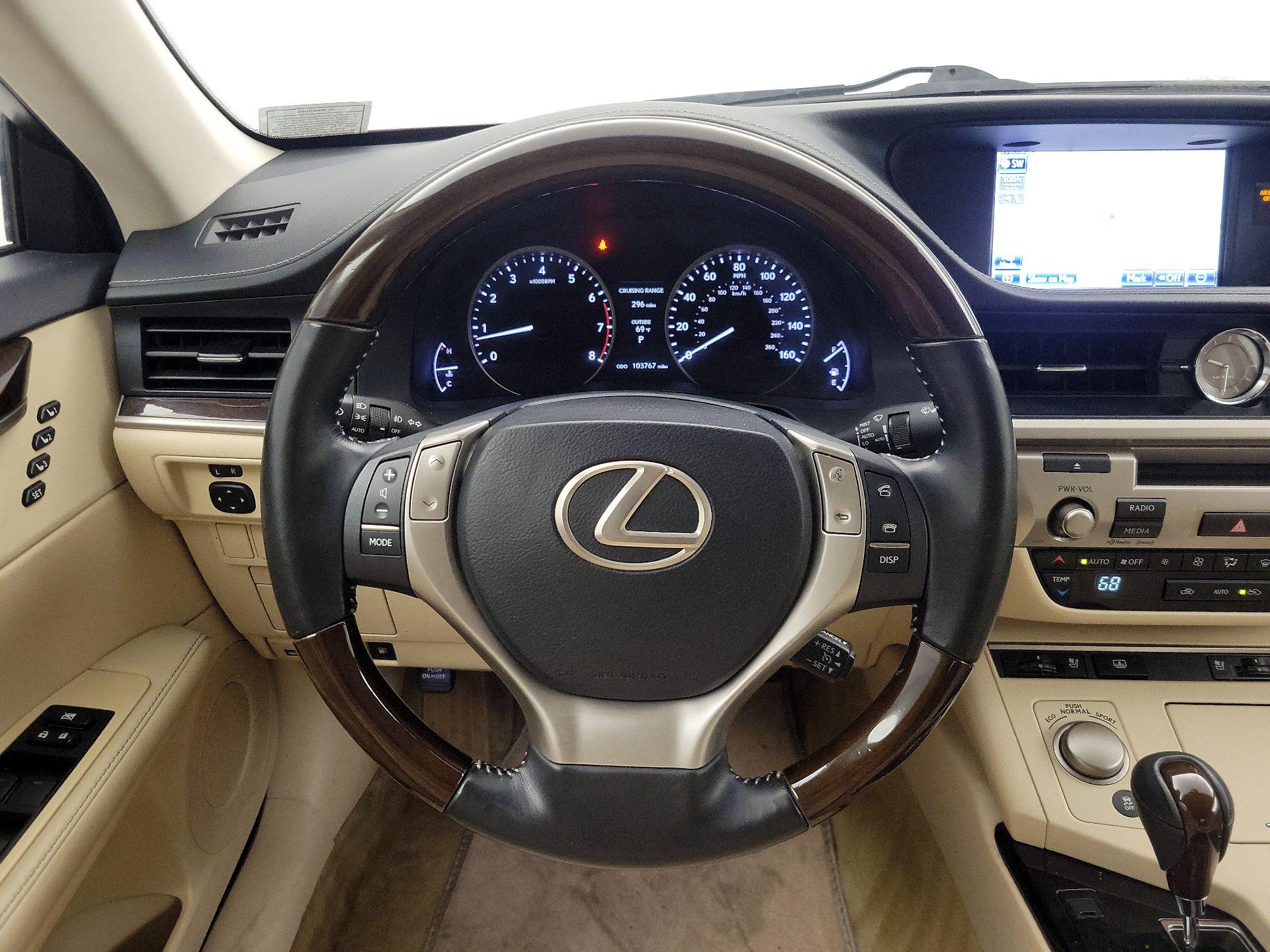 Thumbnail: 2014 Lexus ES - 10