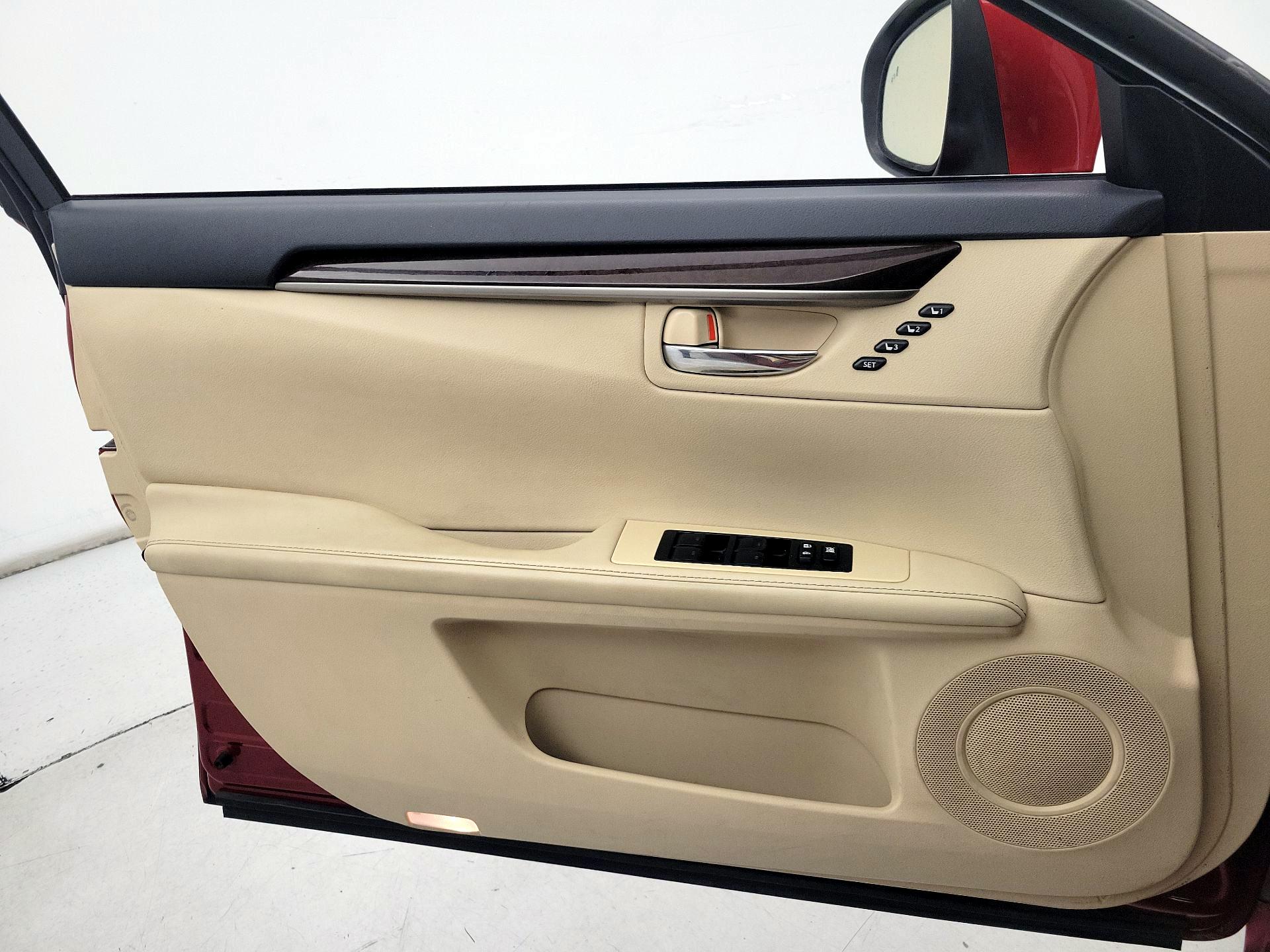 Thumbnail: 2014 Lexus ES - 12