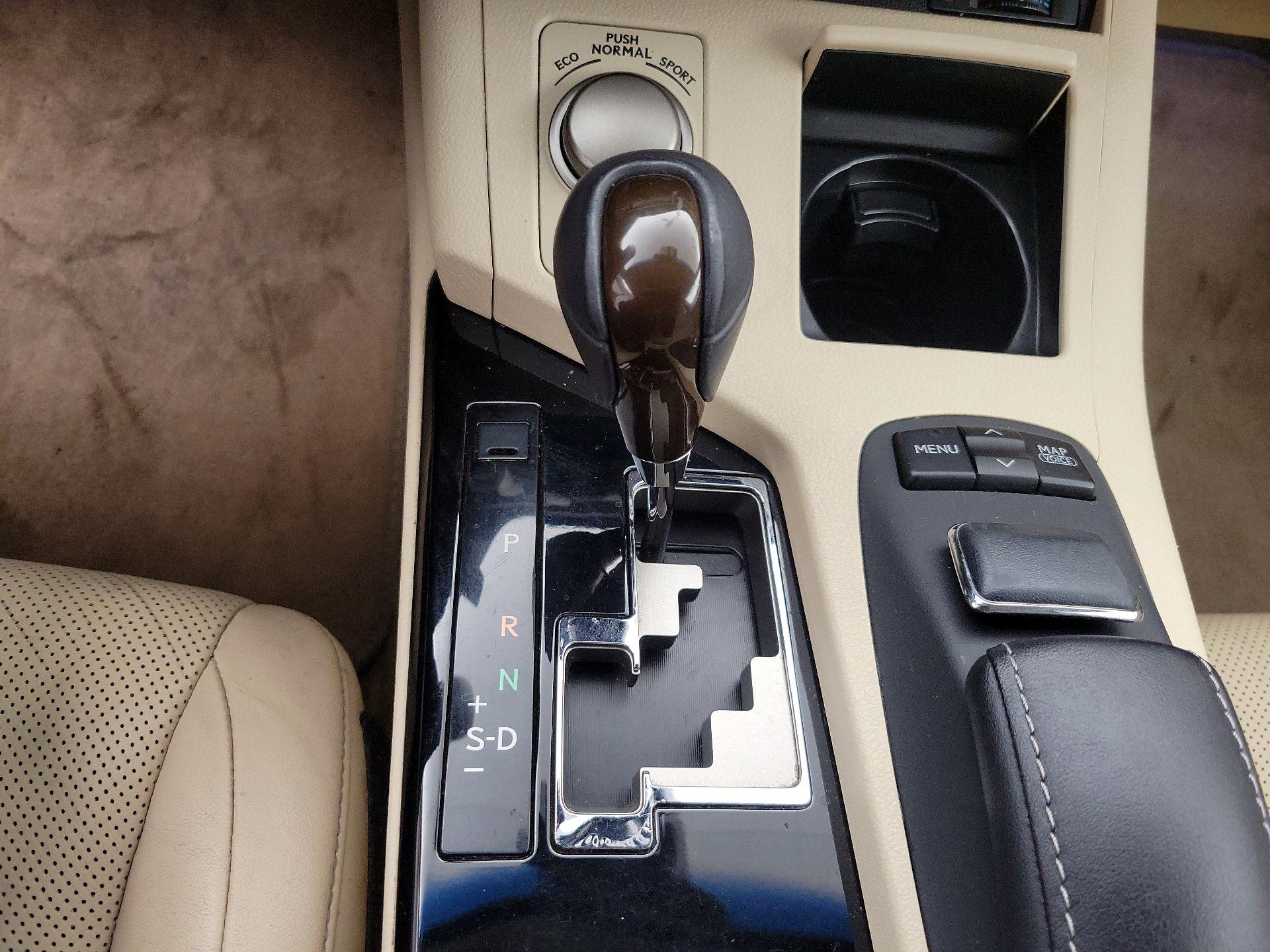 Thumbnail: 2014 Lexus ES - 18