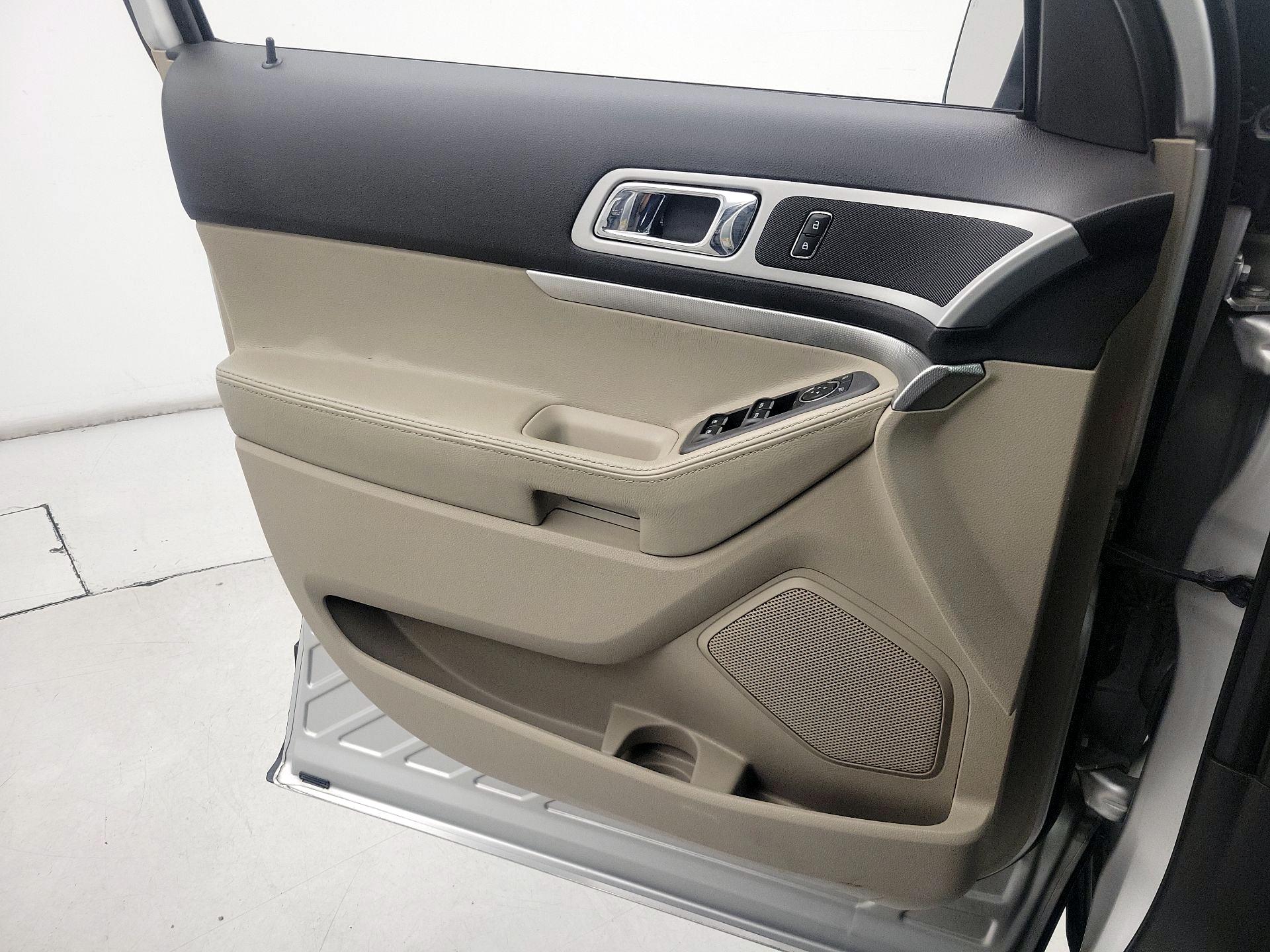 Thumbnail: 2013 Ford Explorer - 12
