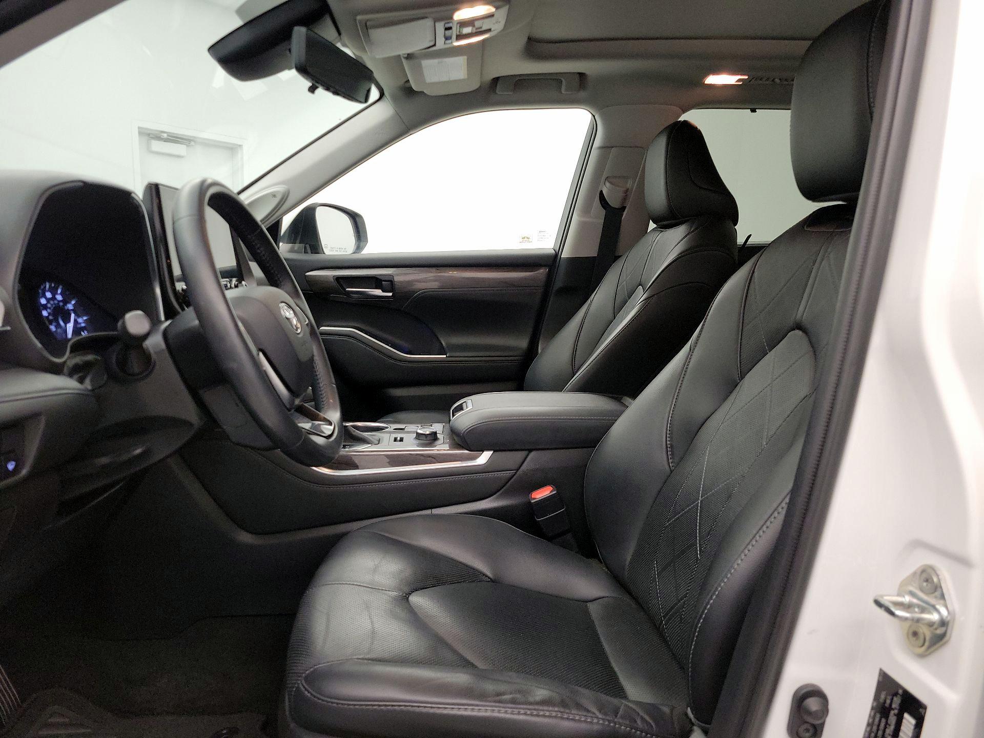 Thumbnail: 2020 Toyota Highlander - 11
