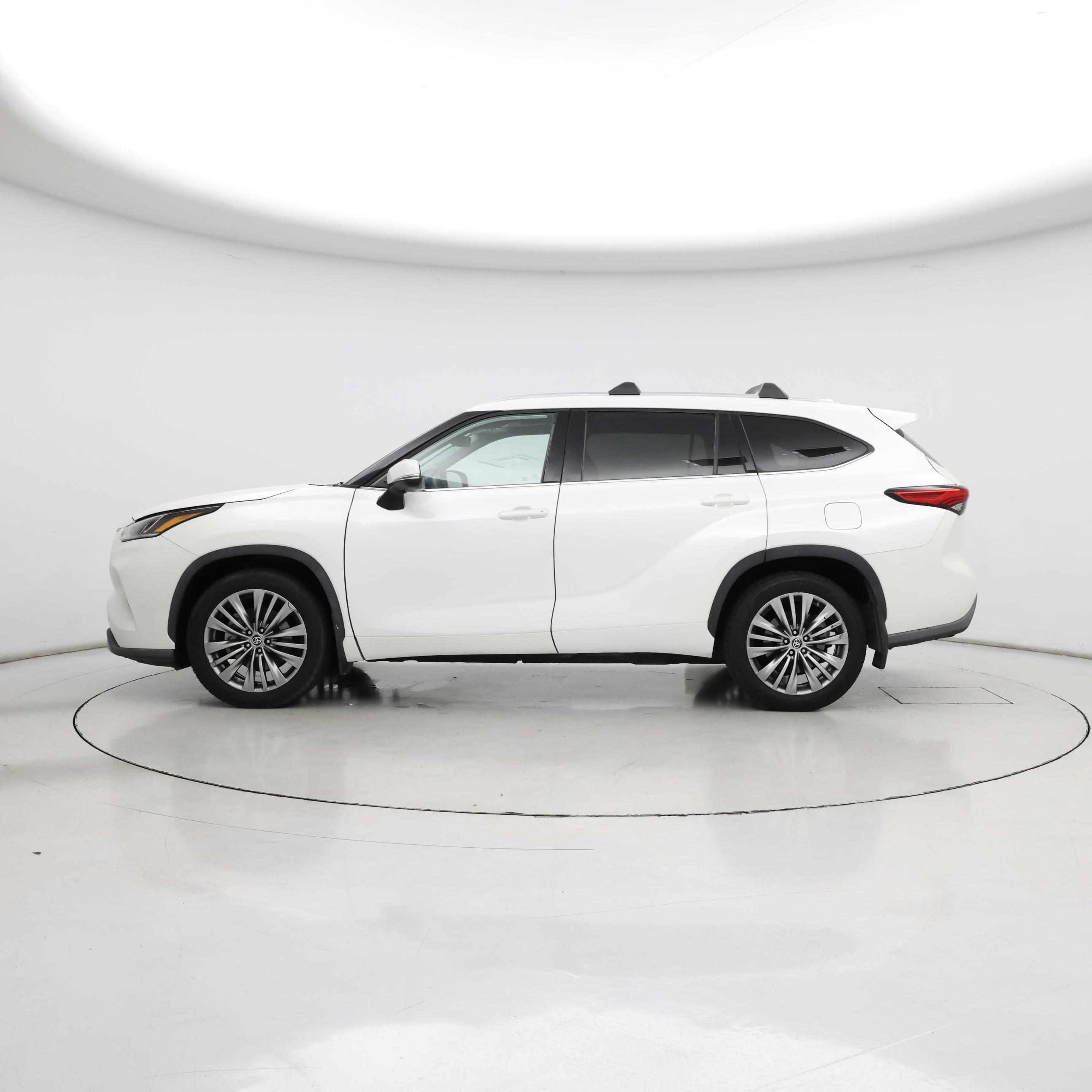 Thumbnail: 2020 Toyota Highlander - 3