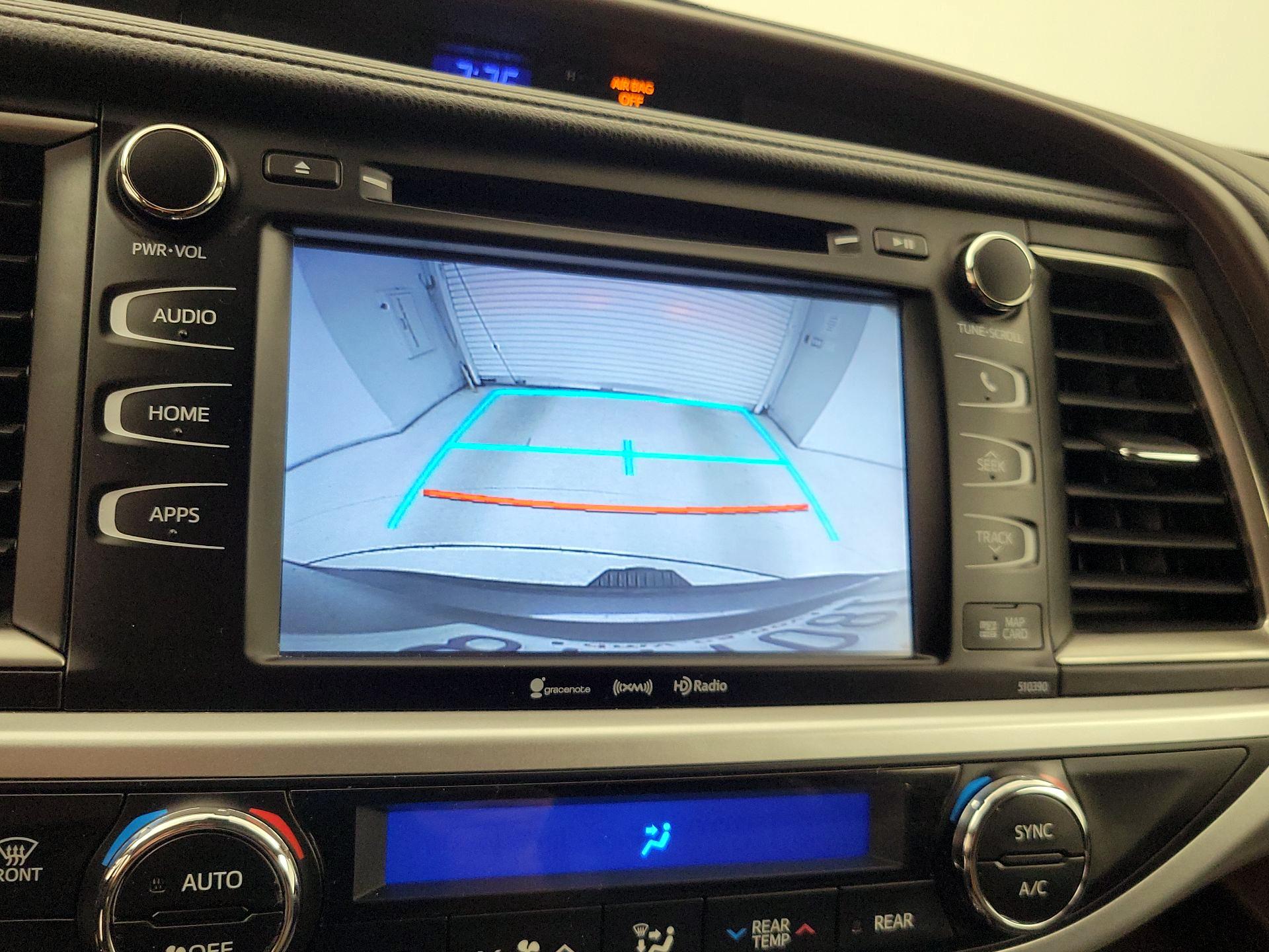 Thumbnail: 2018 Toyota Highlander - 15