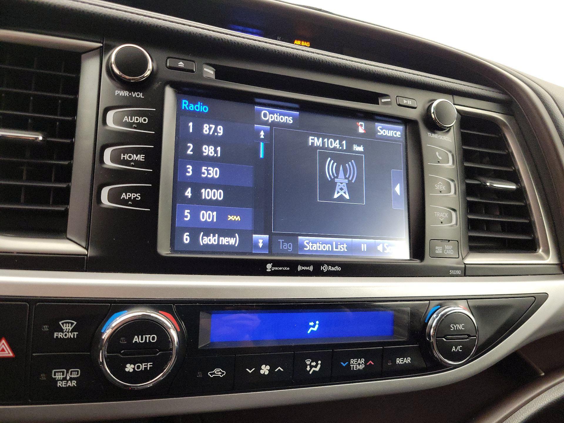 Thumbnail: 2018 Toyota Highlander - 16