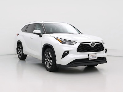 White 2022 Toyota Highlander XLE
