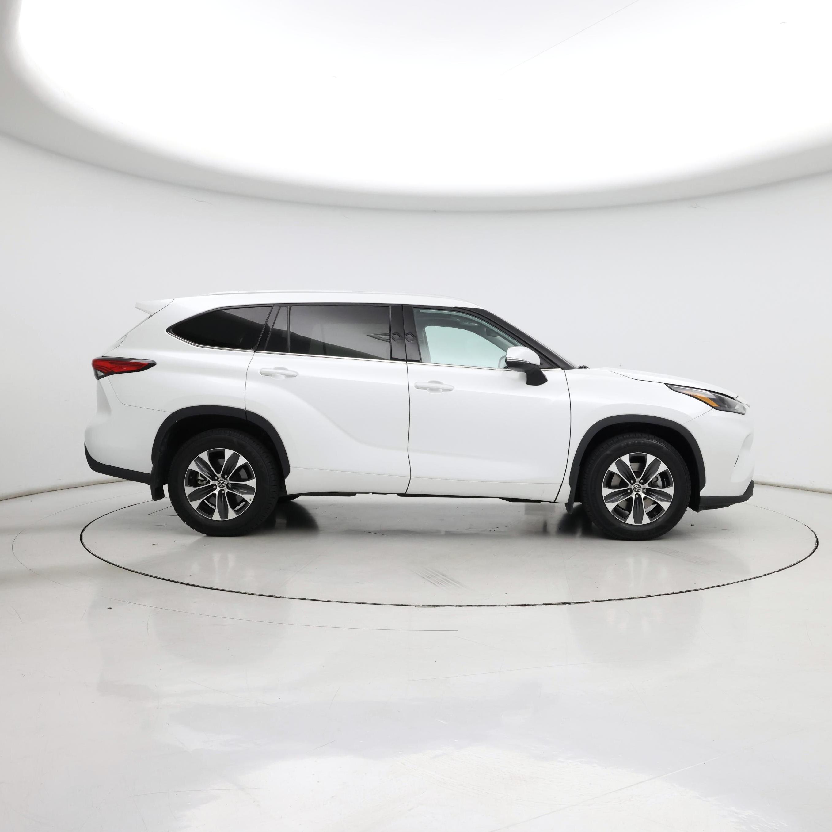 Thumbnail: 2022 Toyota Highlander - 7
