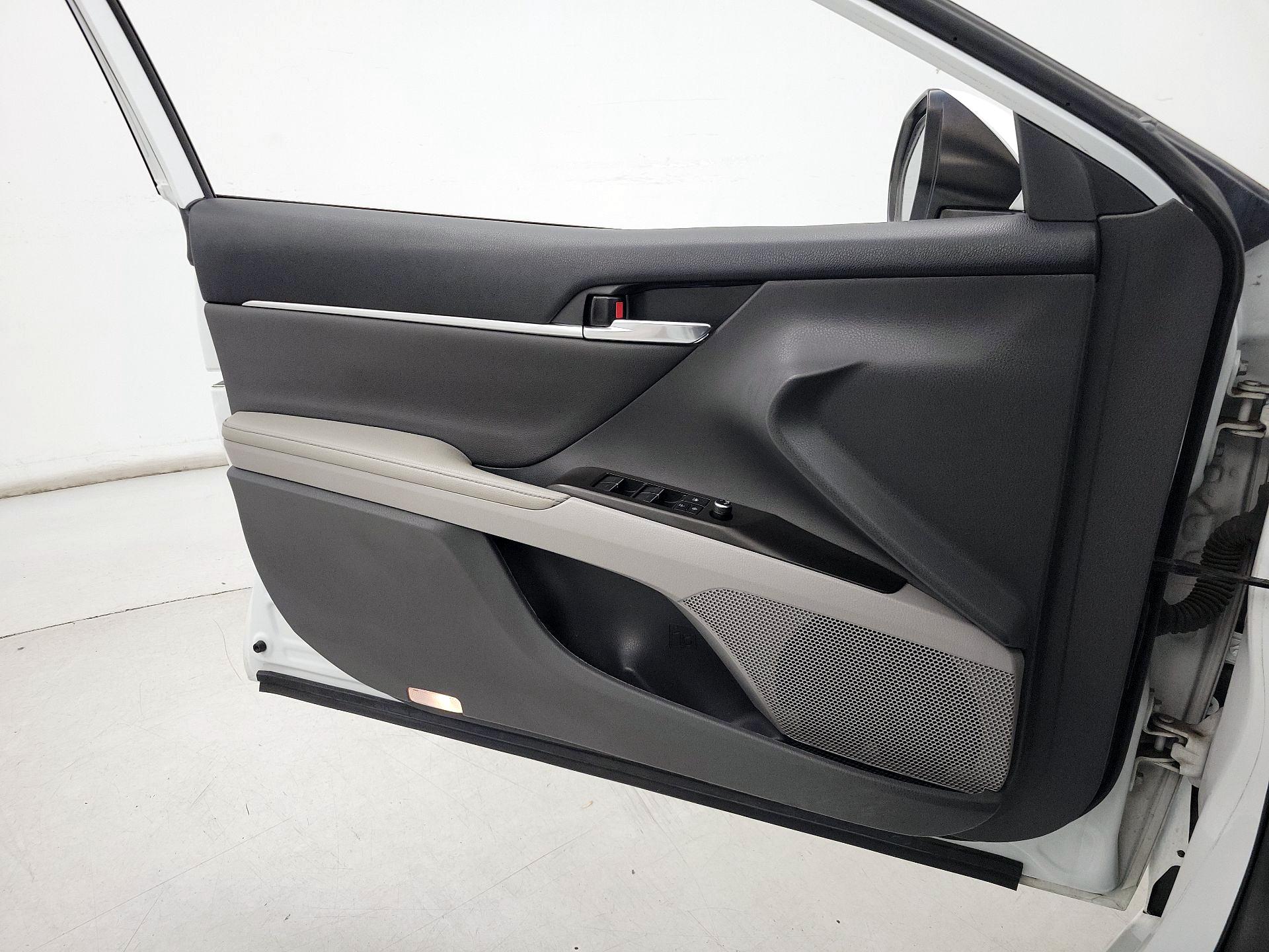 Thumbnail: 2021 Toyota Camry - 12