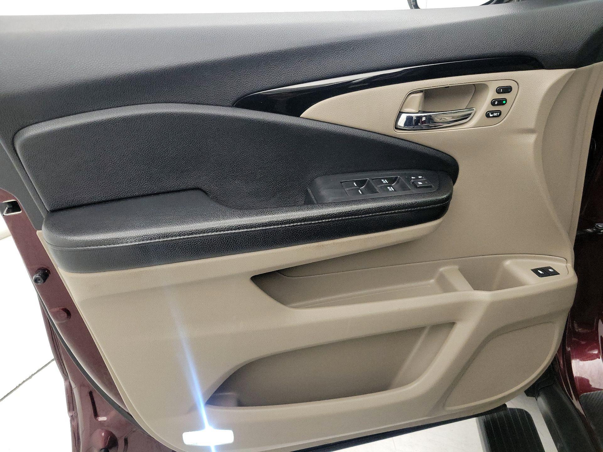 Thumbnail: 2016 Honda Pilot - 12