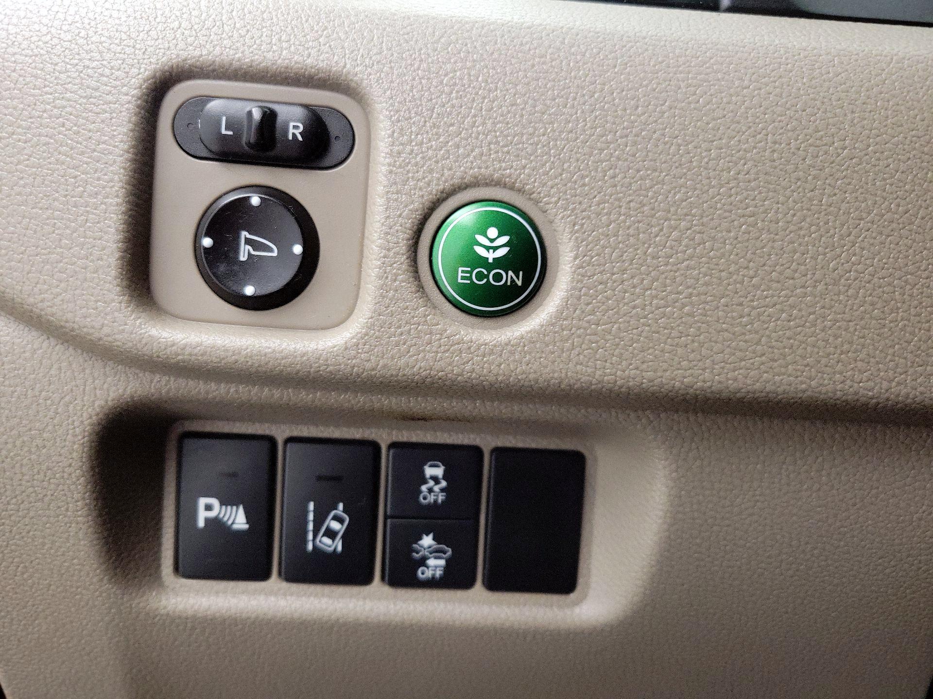 Thumbnail: 2016 Honda Pilot - 13