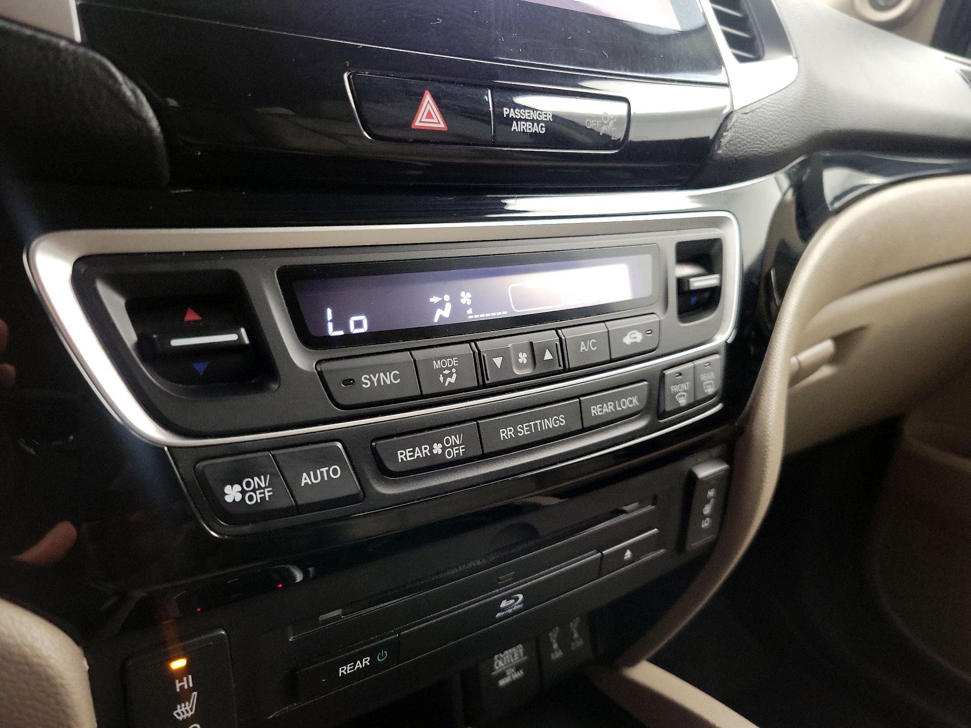 Thumbnail: 2016 Honda Pilot - 17