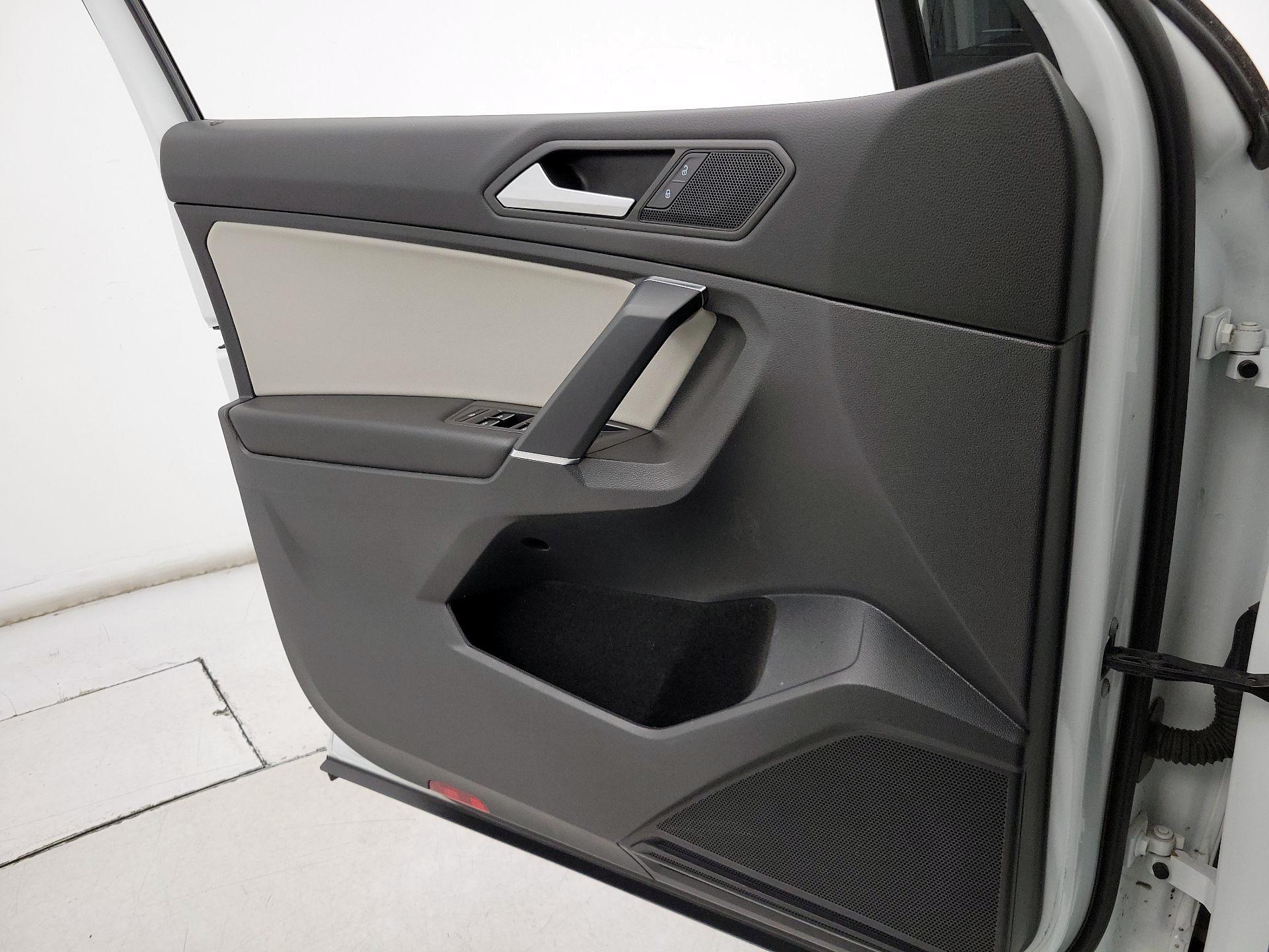 Thumbnail: 2020 Volkswagen Tiguan - 12