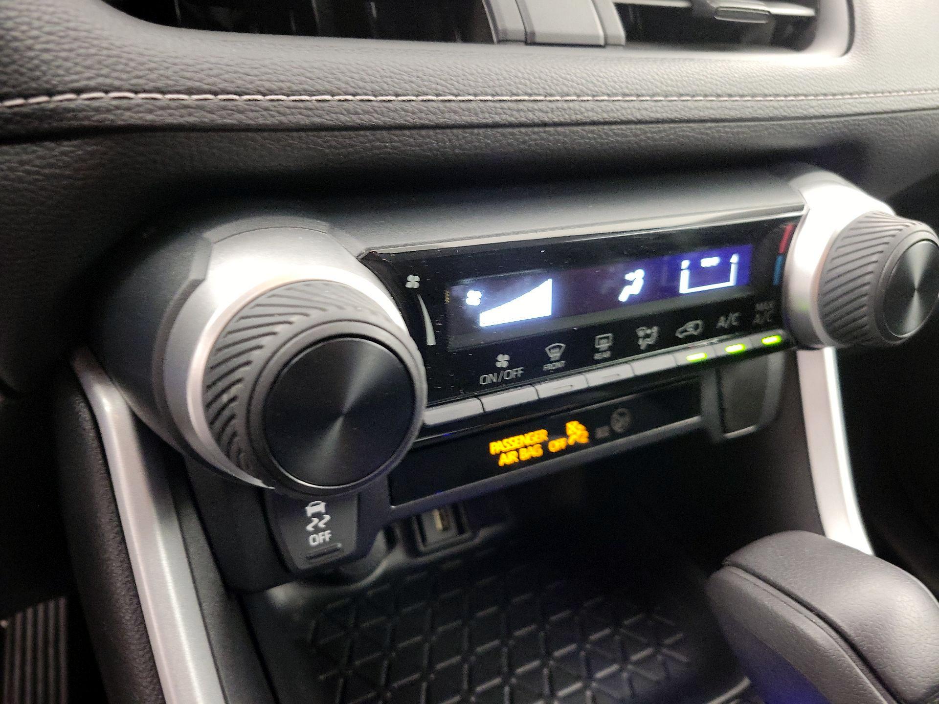 Thumbnail: 2021 Toyota RAV4 - 16