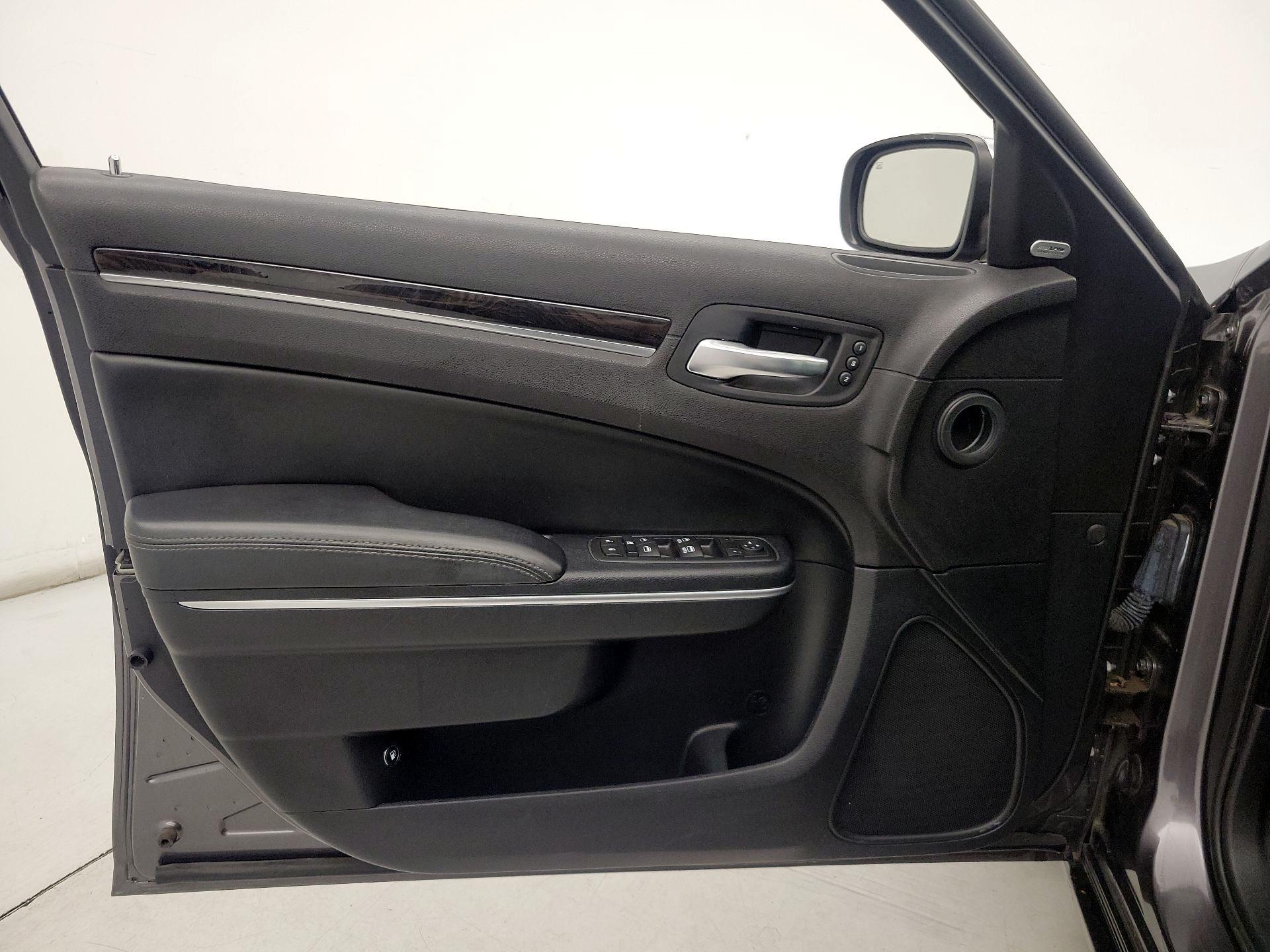 Thumbnail: 2016 Chrysler 300 - 12