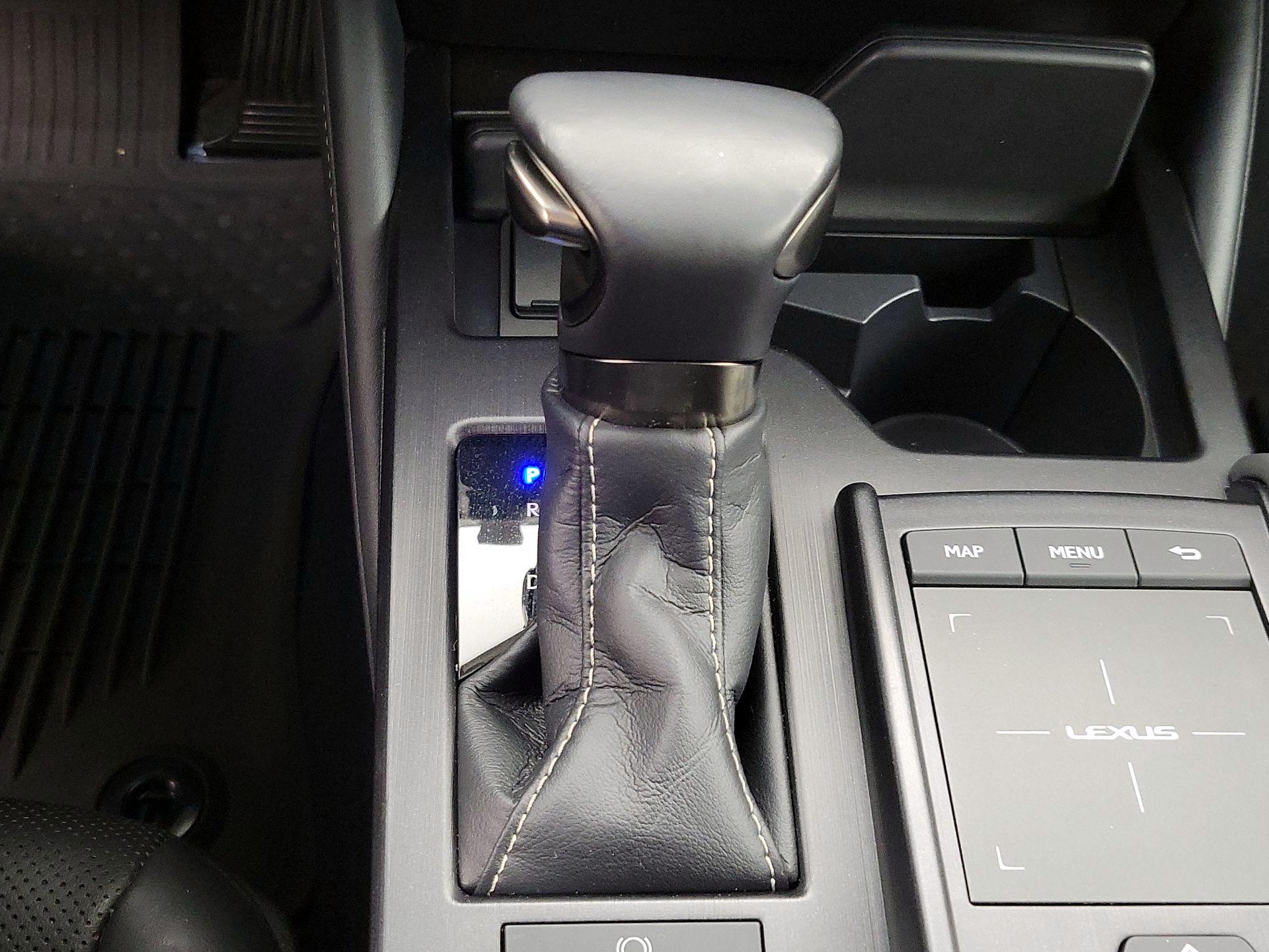 Thumbnail: 2021 Lexus ES - 18
