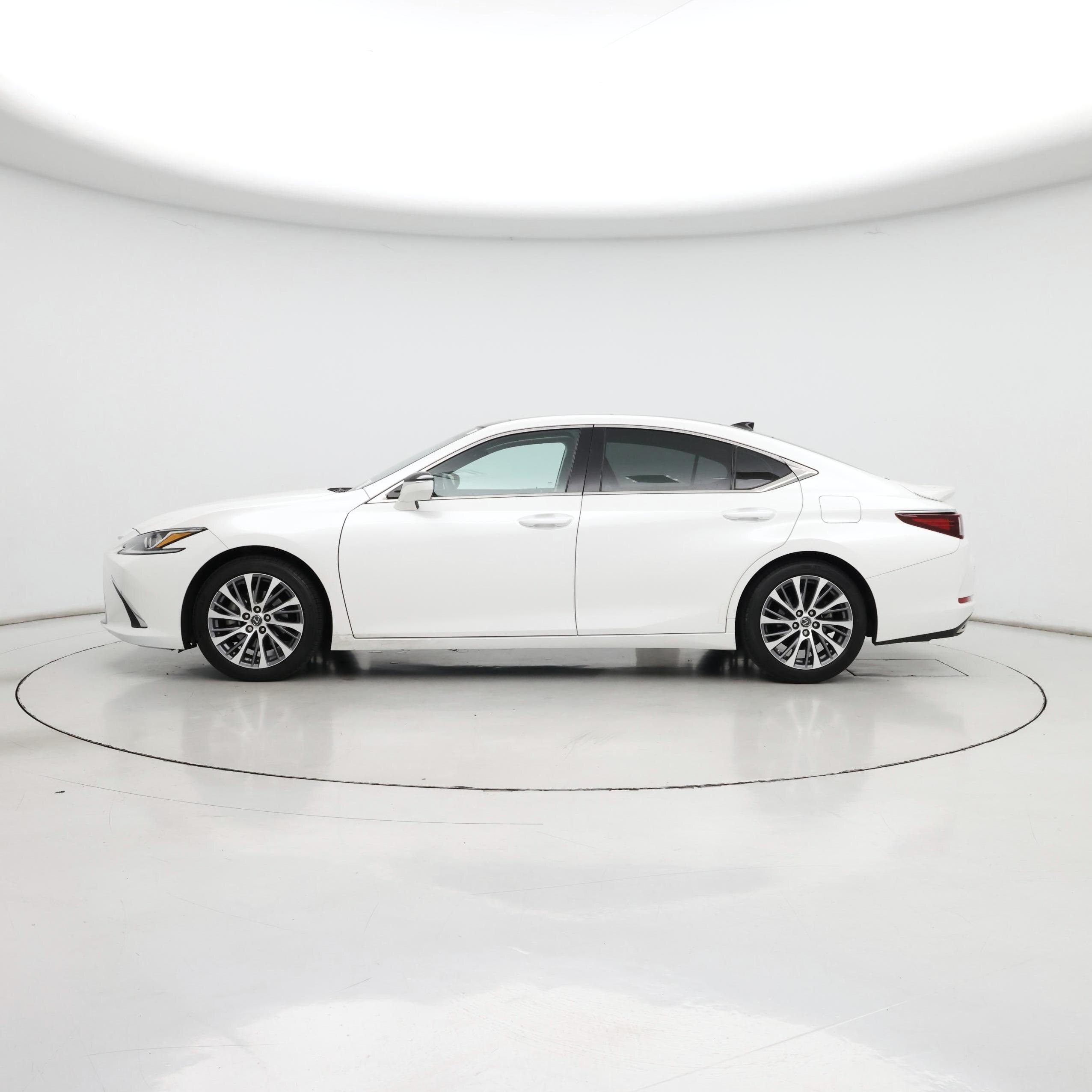 Thumbnail: 2021 Lexus ES - 3