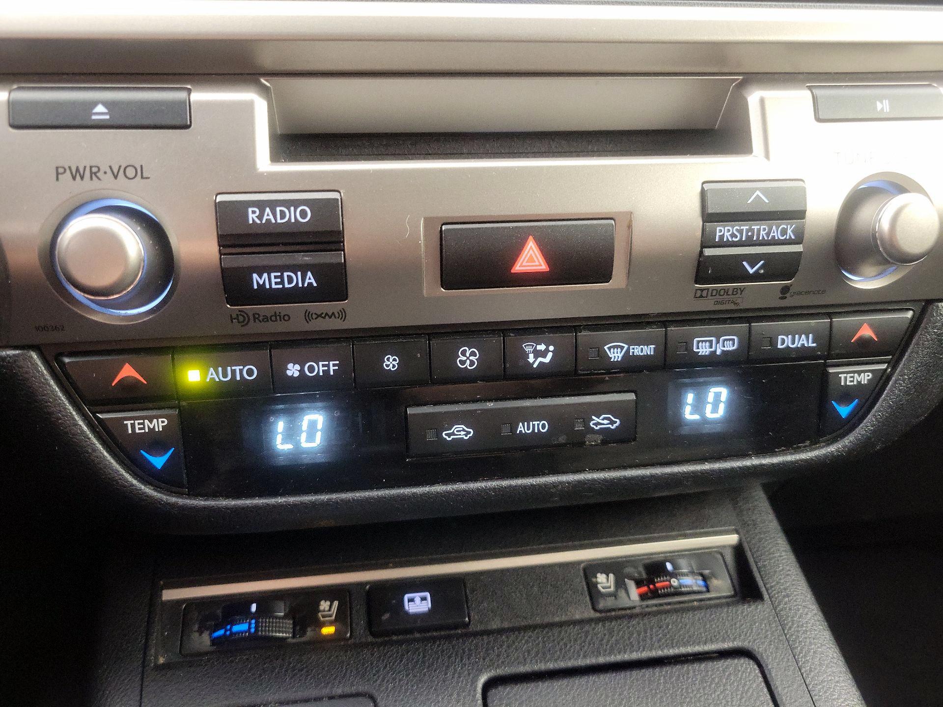 Thumbnail: 2014 Lexus ES - 17