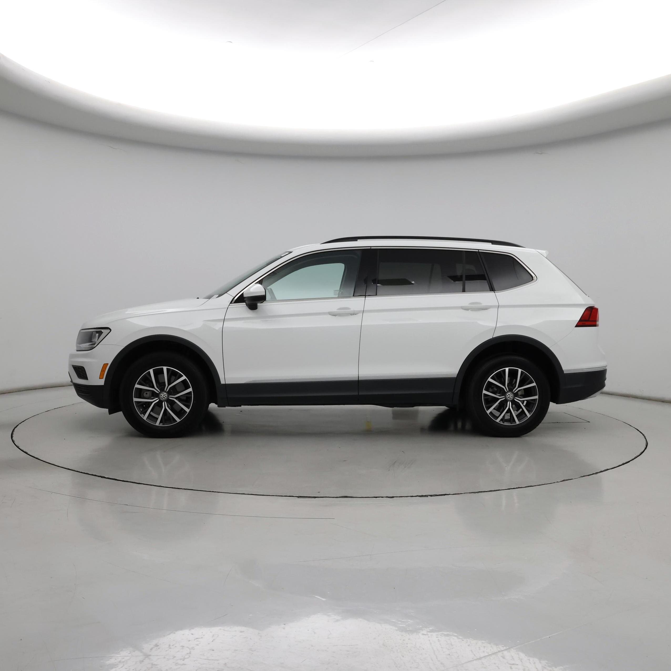 Thumbnail: 2020 Volkswagen Tiguan - 3