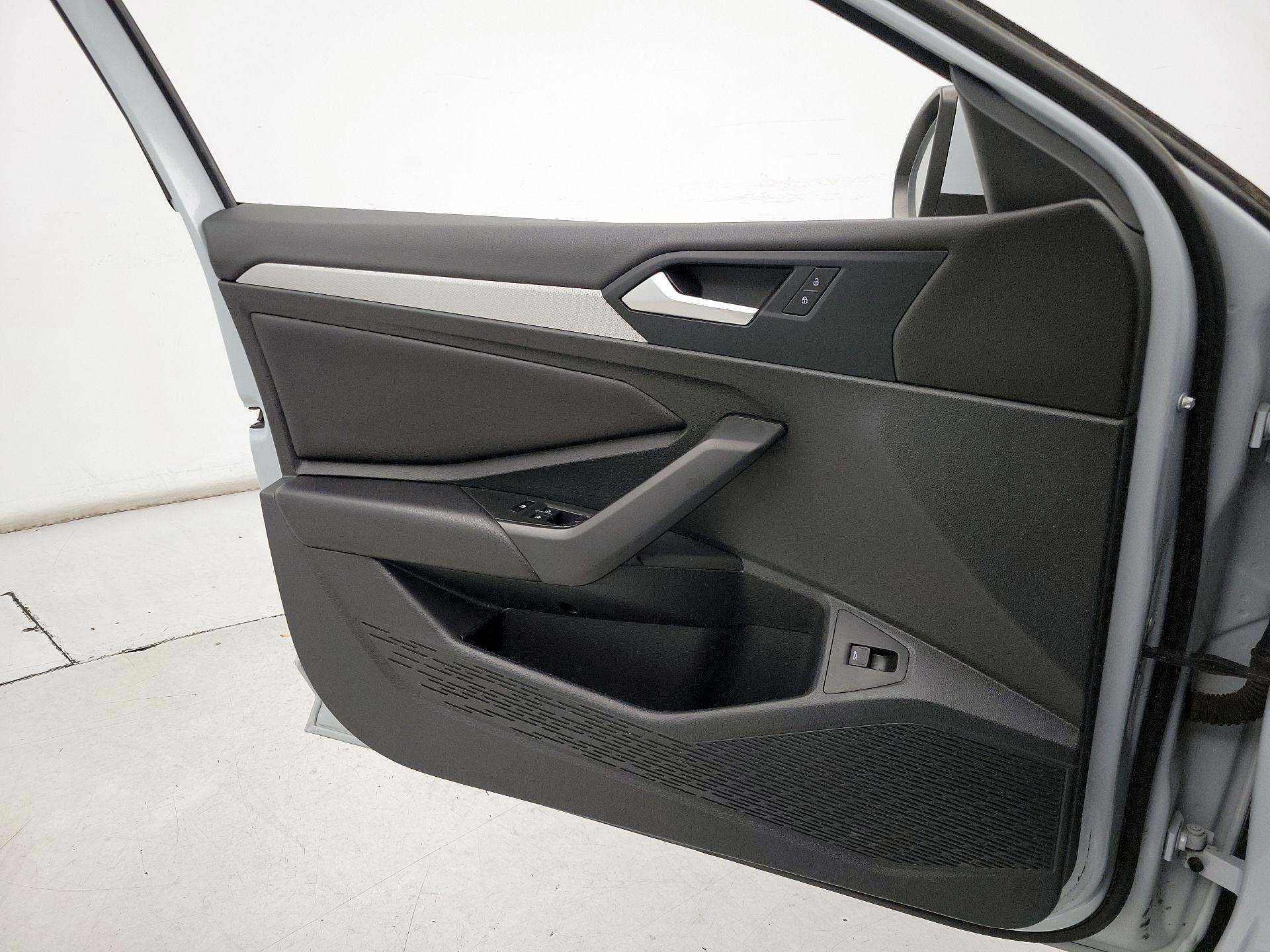 Thumbnail: 2019 Volkswagen Jetta - 12