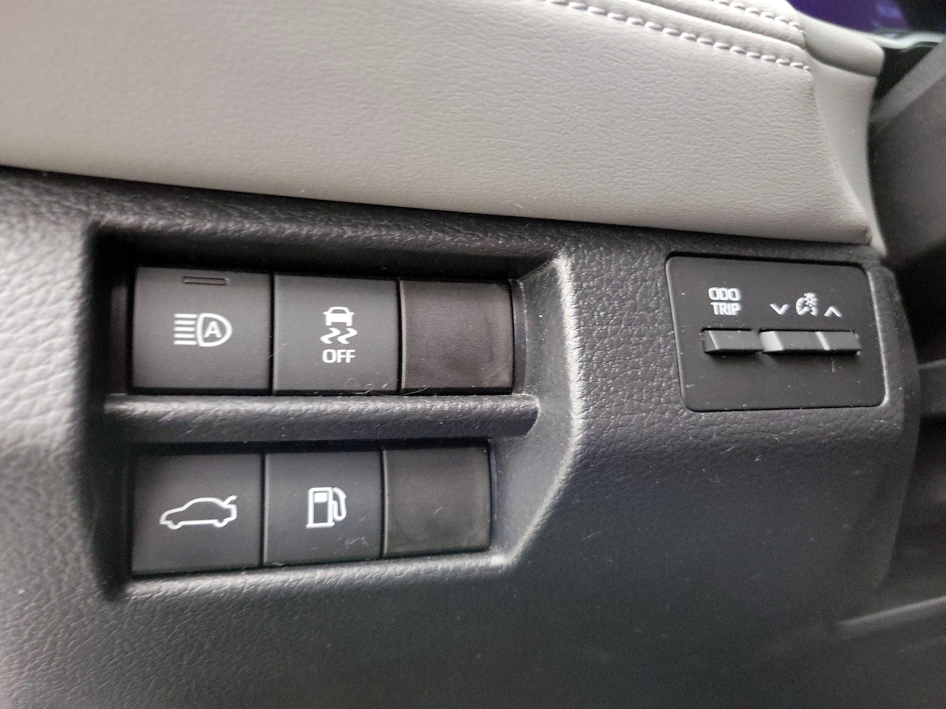 Thumbnail: 2021 Toyota Avalon - 13