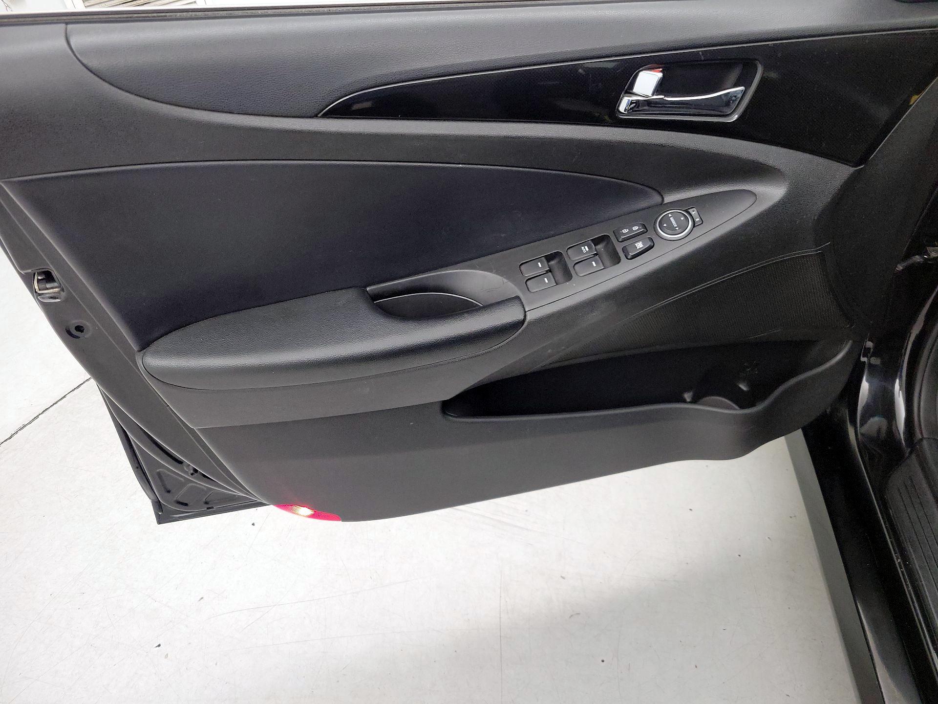 Thumbnail: 2014 Hyundai Sonata - 12