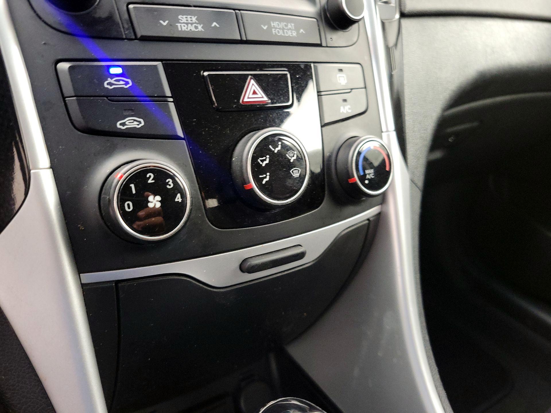 Thumbnail: 2014 Hyundai Sonata - 16