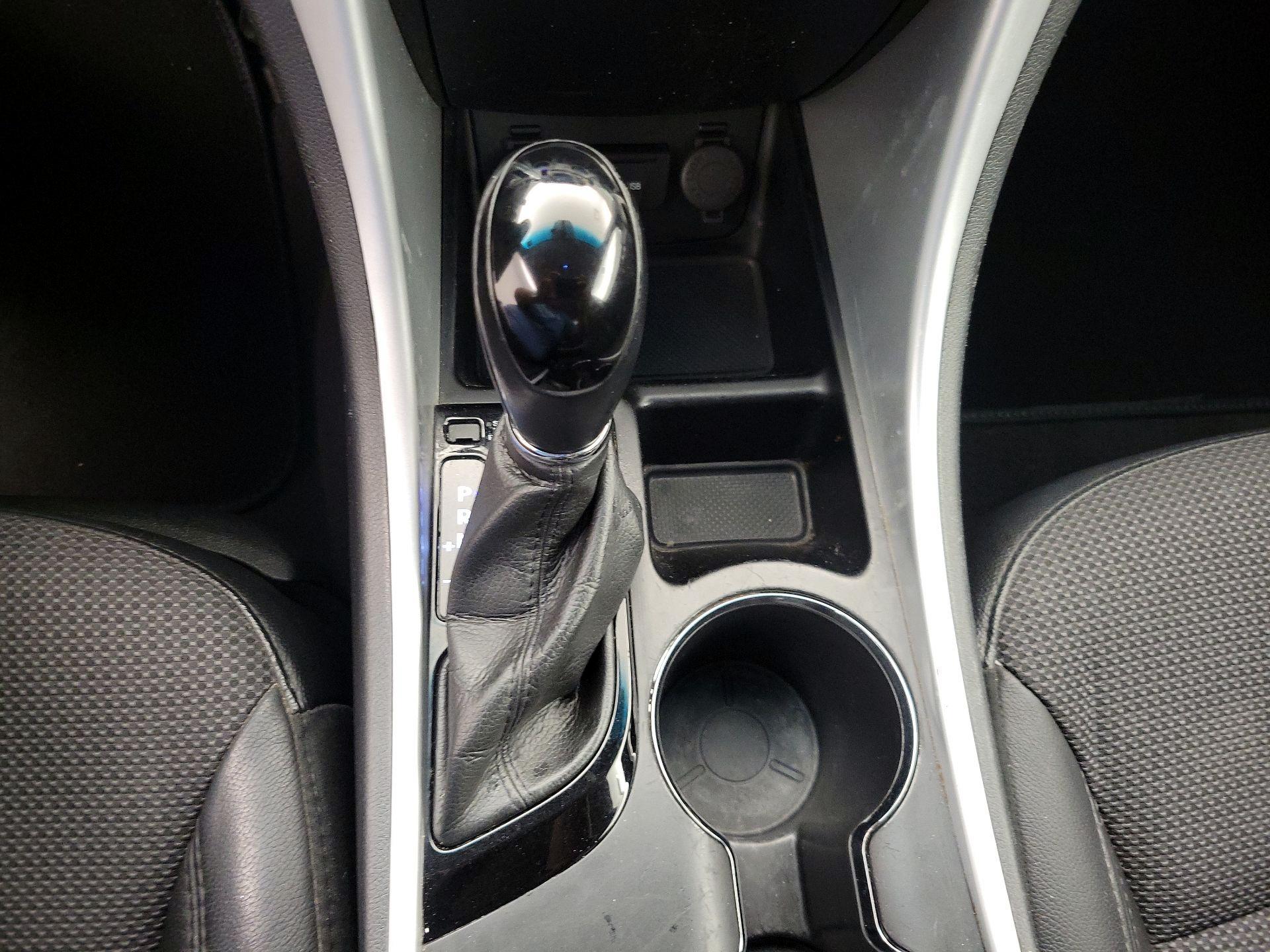 Thumbnail: 2014 Hyundai Sonata - 17