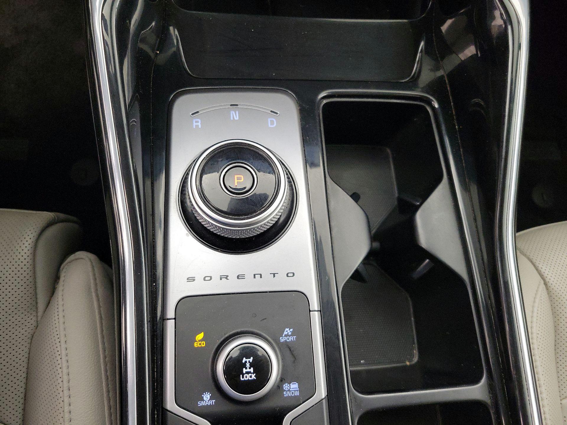 Thumbnail: 2023 Kia Sorento - 18