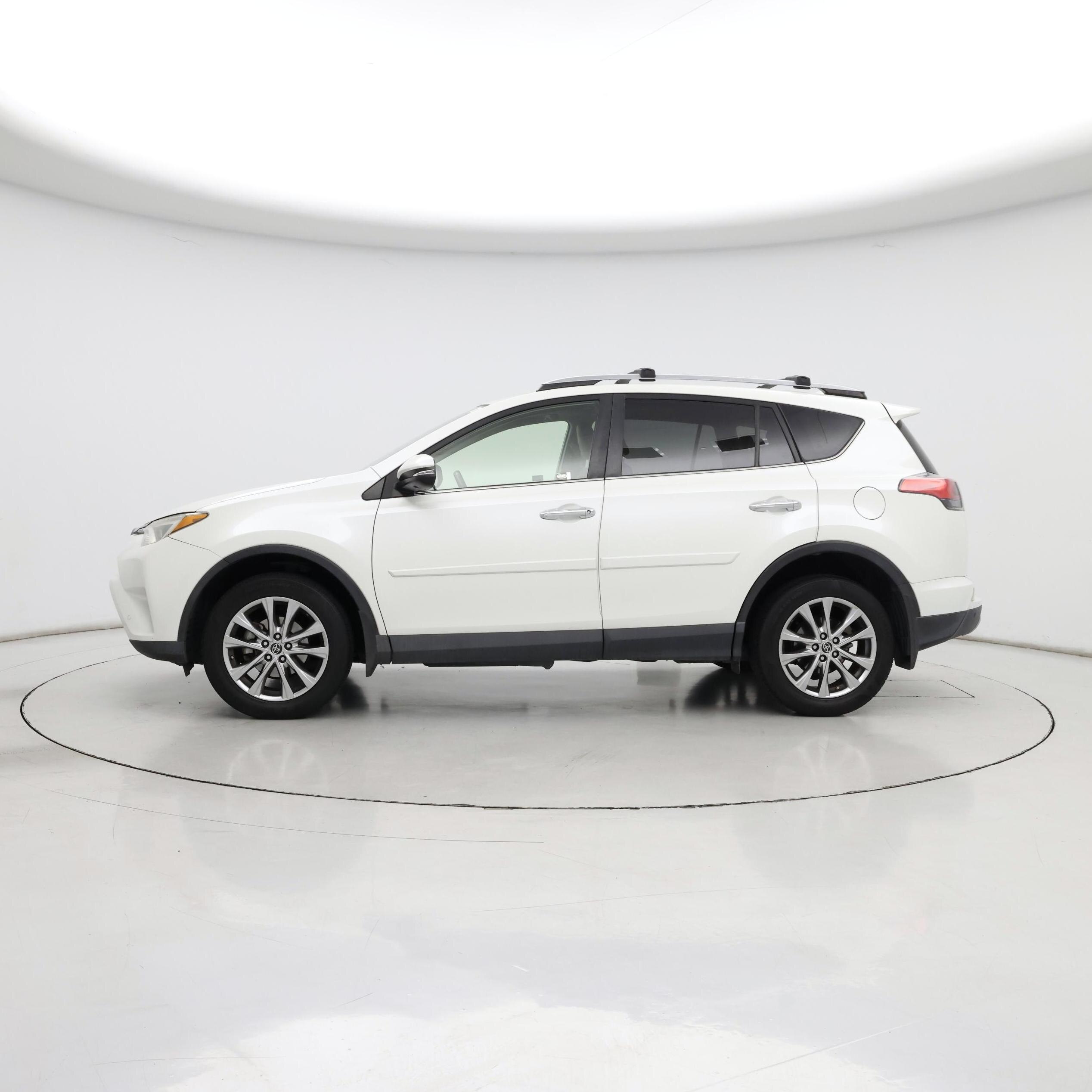 Thumbnail: 2017 Toyota RAV4 - 3