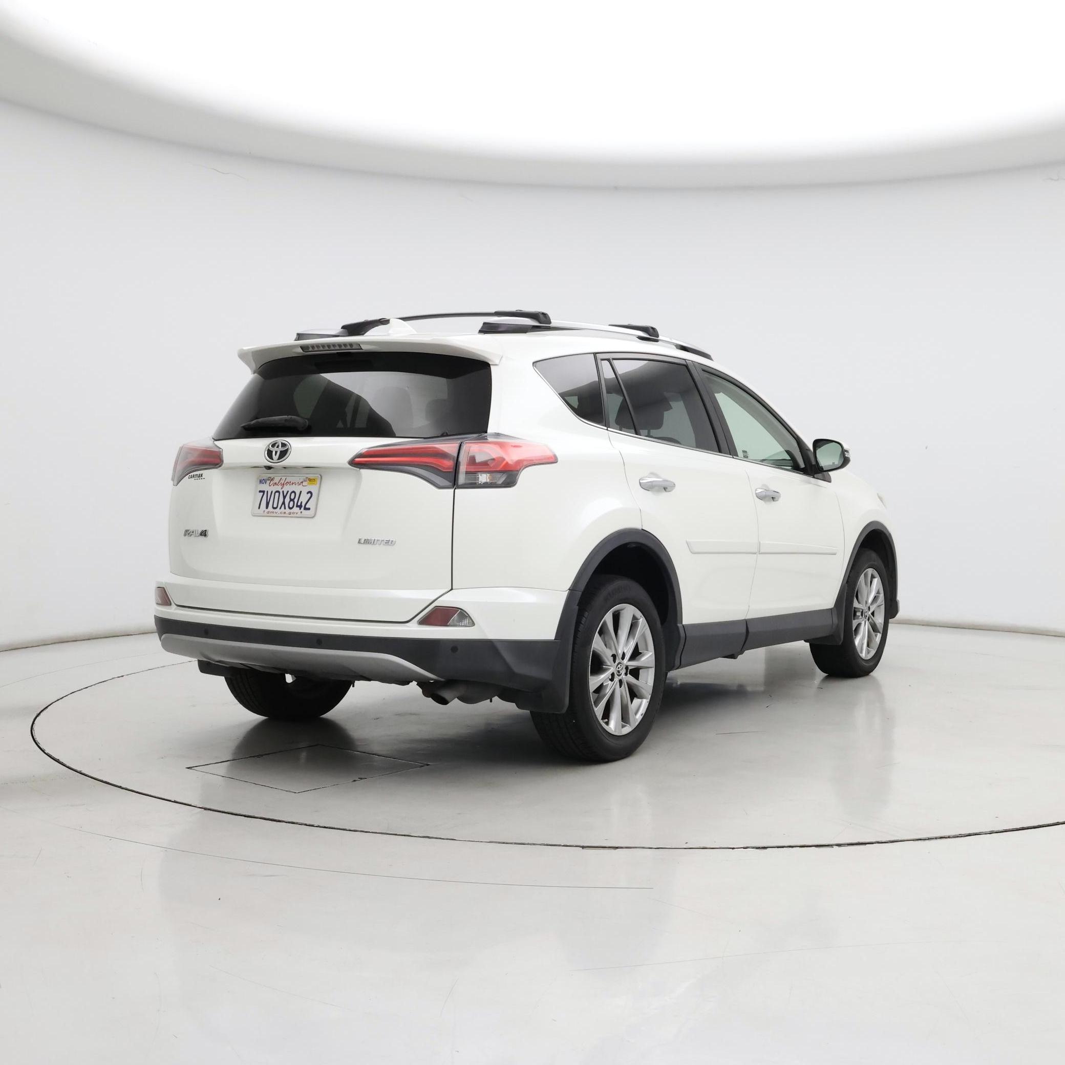 Thumbnail: 2017 Toyota RAV4 - 8