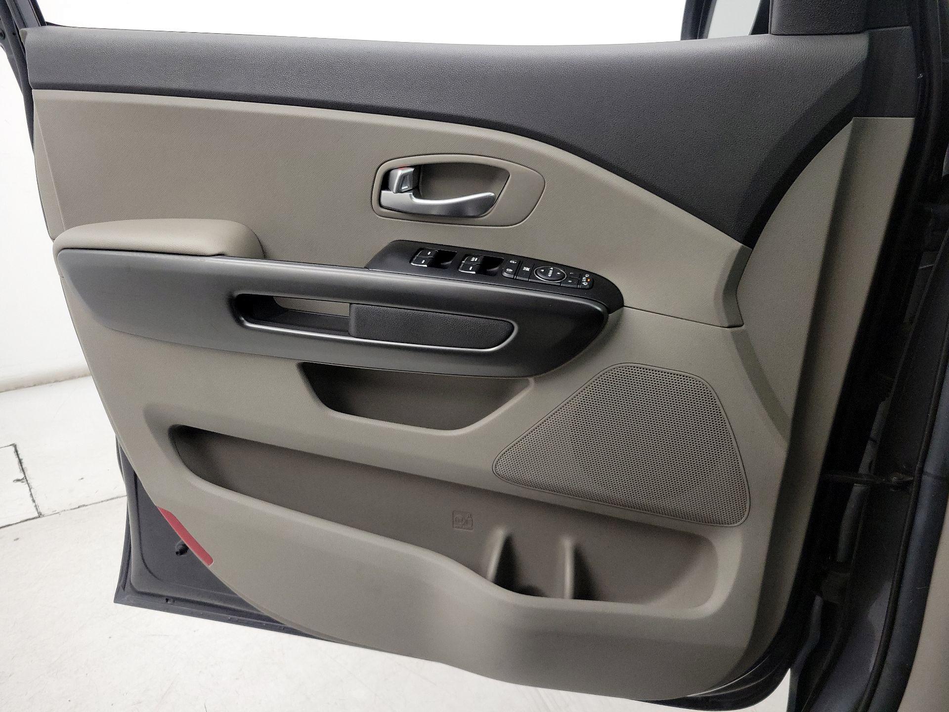 Thumbnail: 2016 Kia Sedona - 12