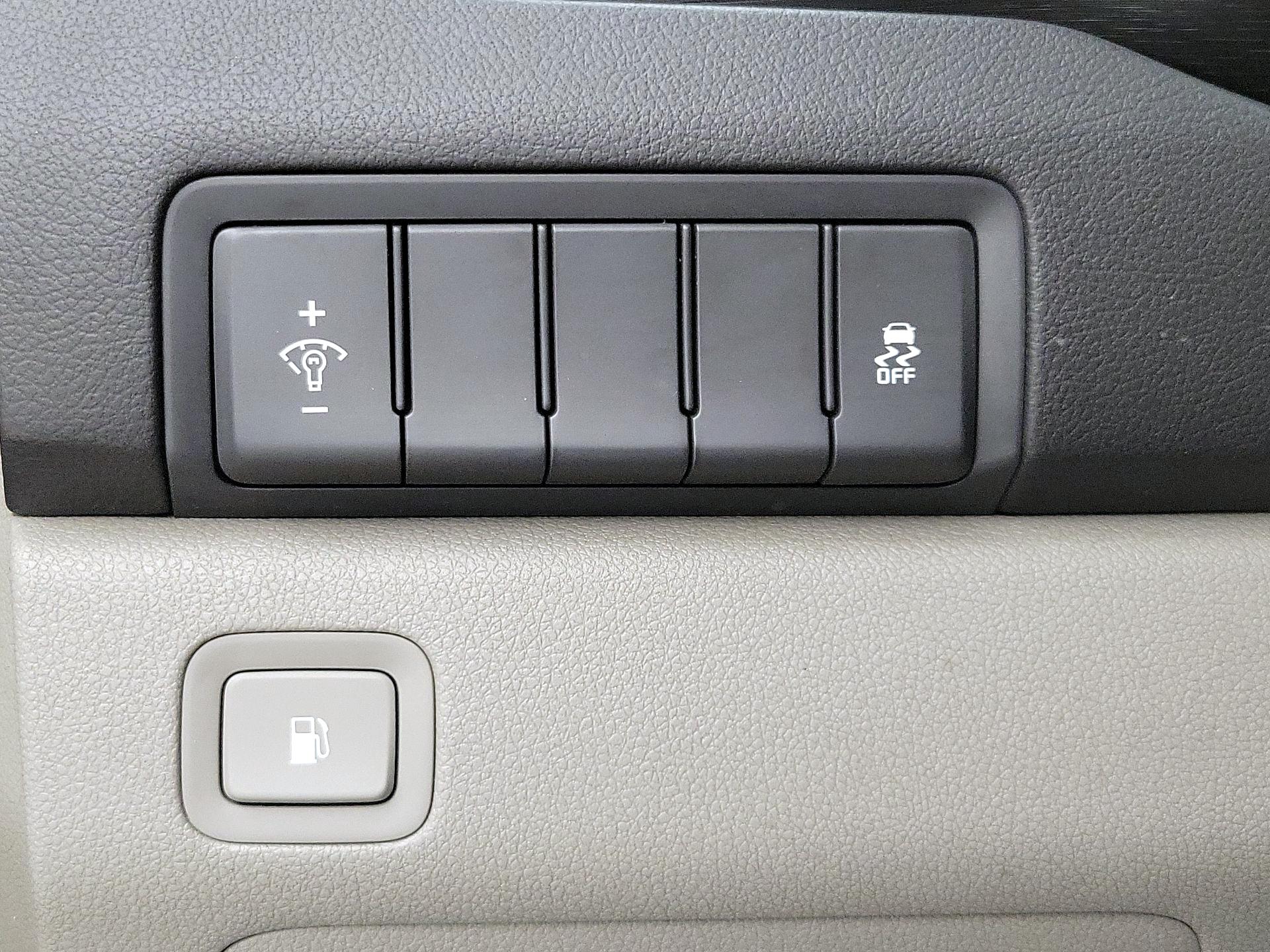 Thumbnail: 2016 Kia Sedona - 13