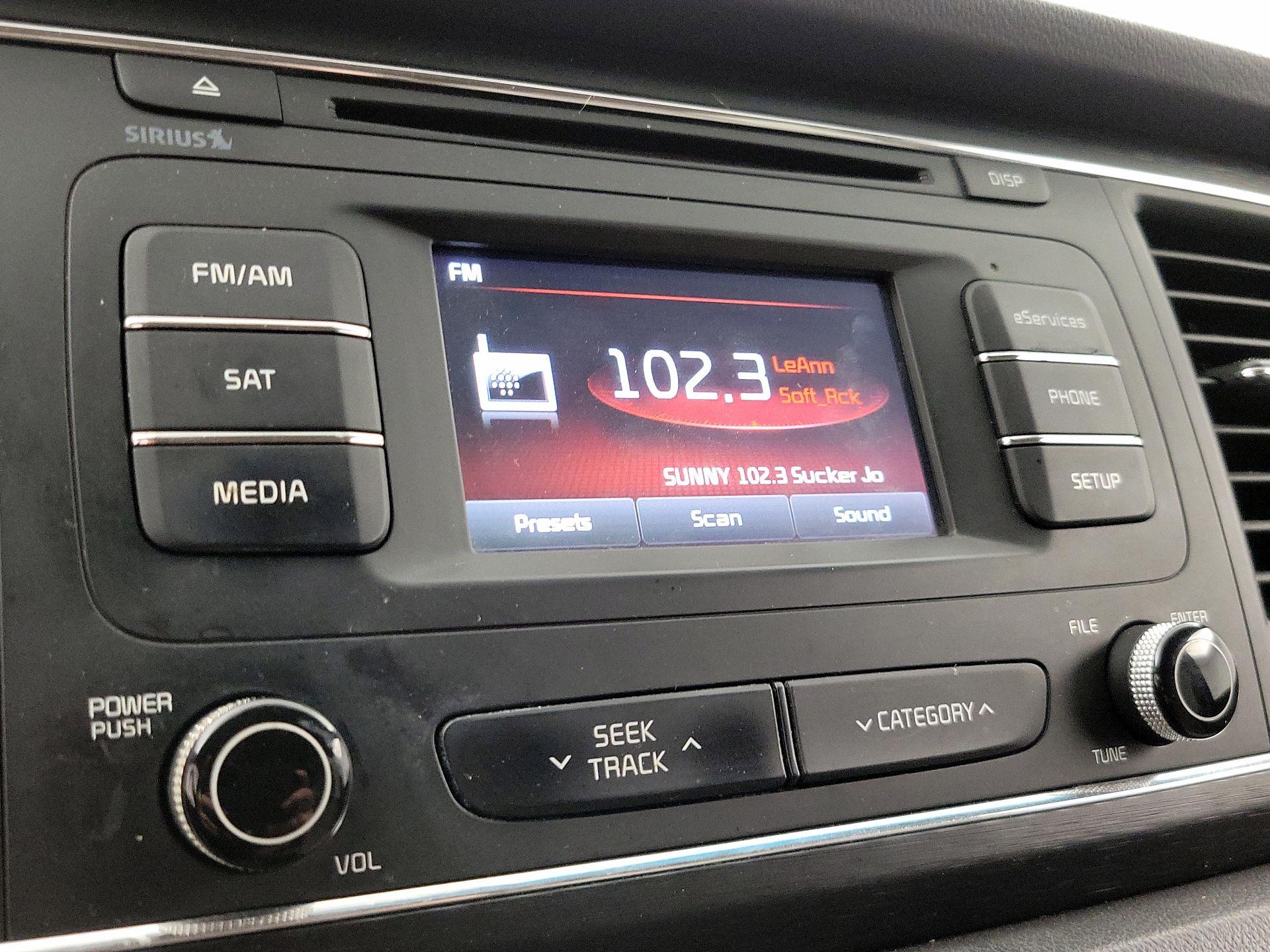 Thumbnail: 2016 Kia Sedona - 15