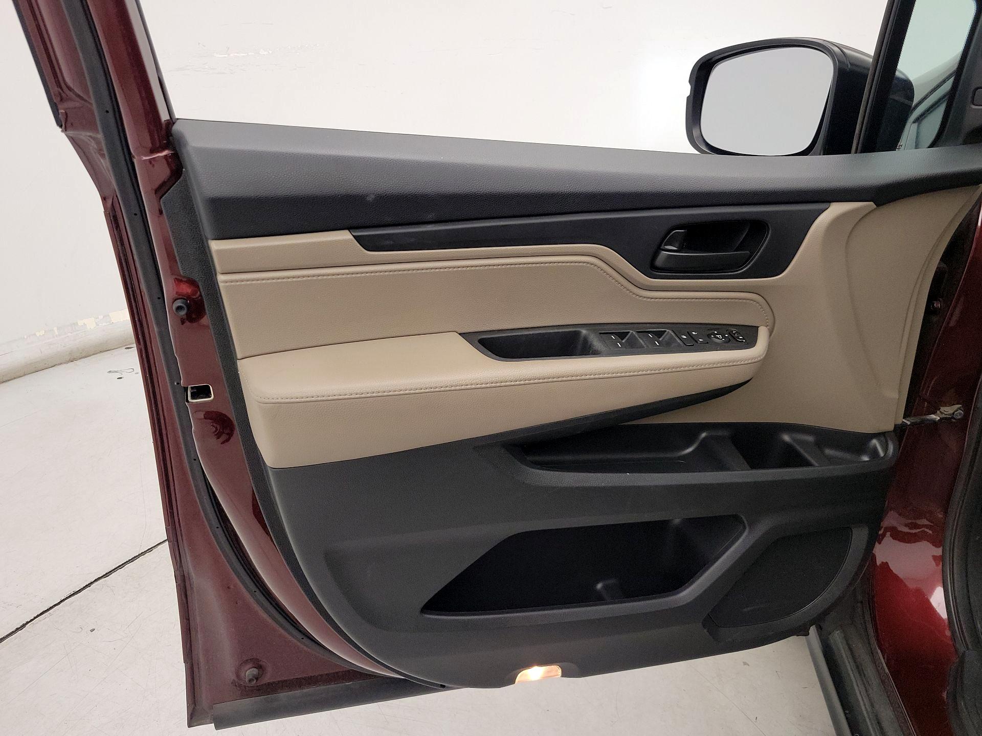 Thumbnail: 2019 Honda Odyssey - 12