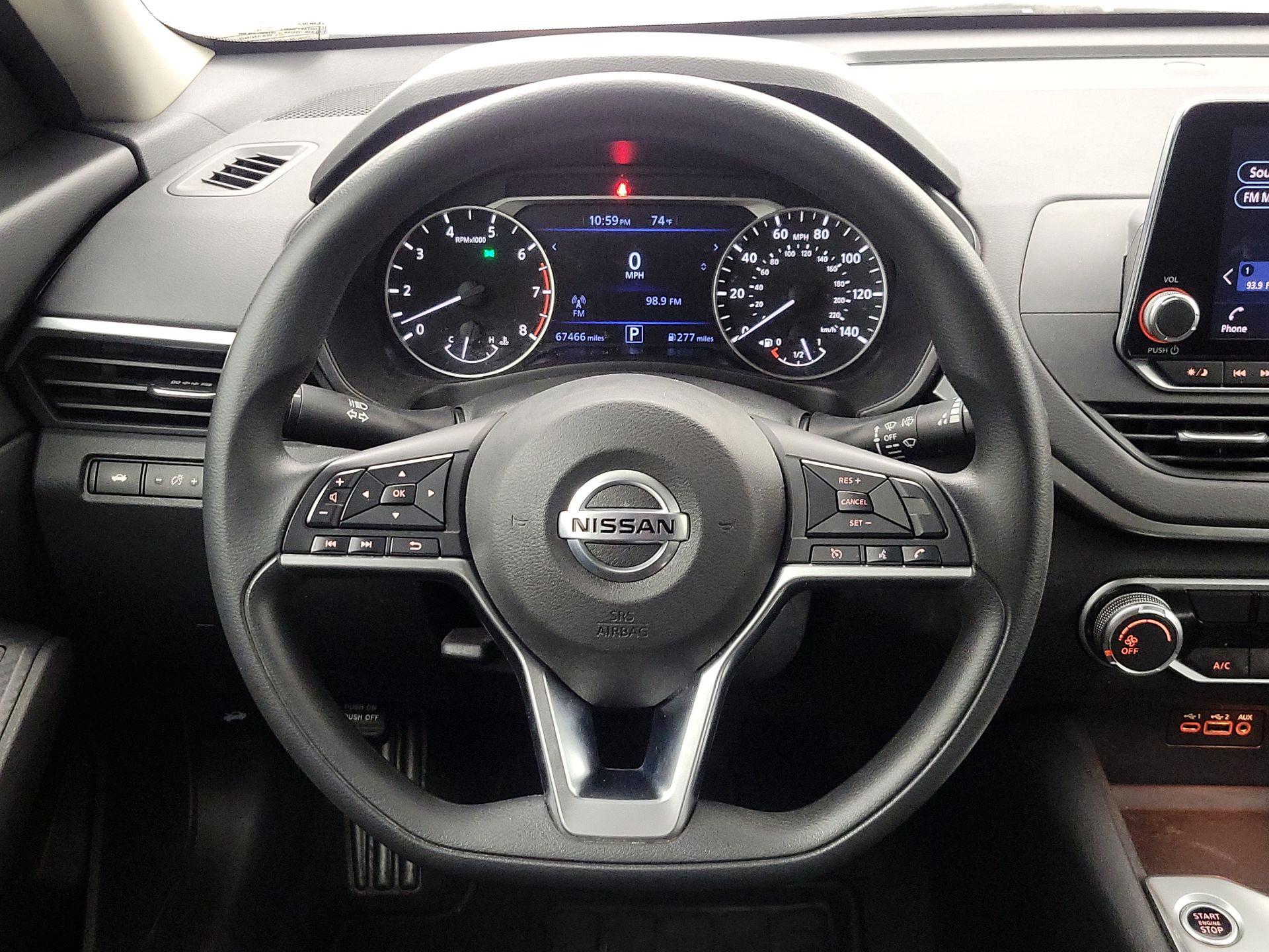 Thumbnail: 2019 Nissan Altima - 10